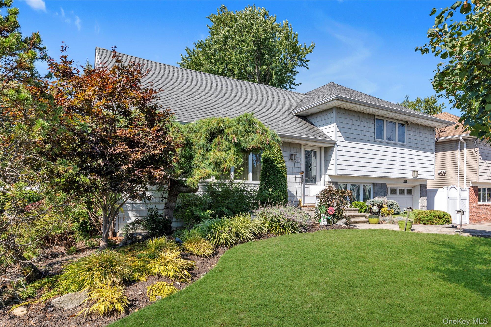 338 W Henrietta Avenue