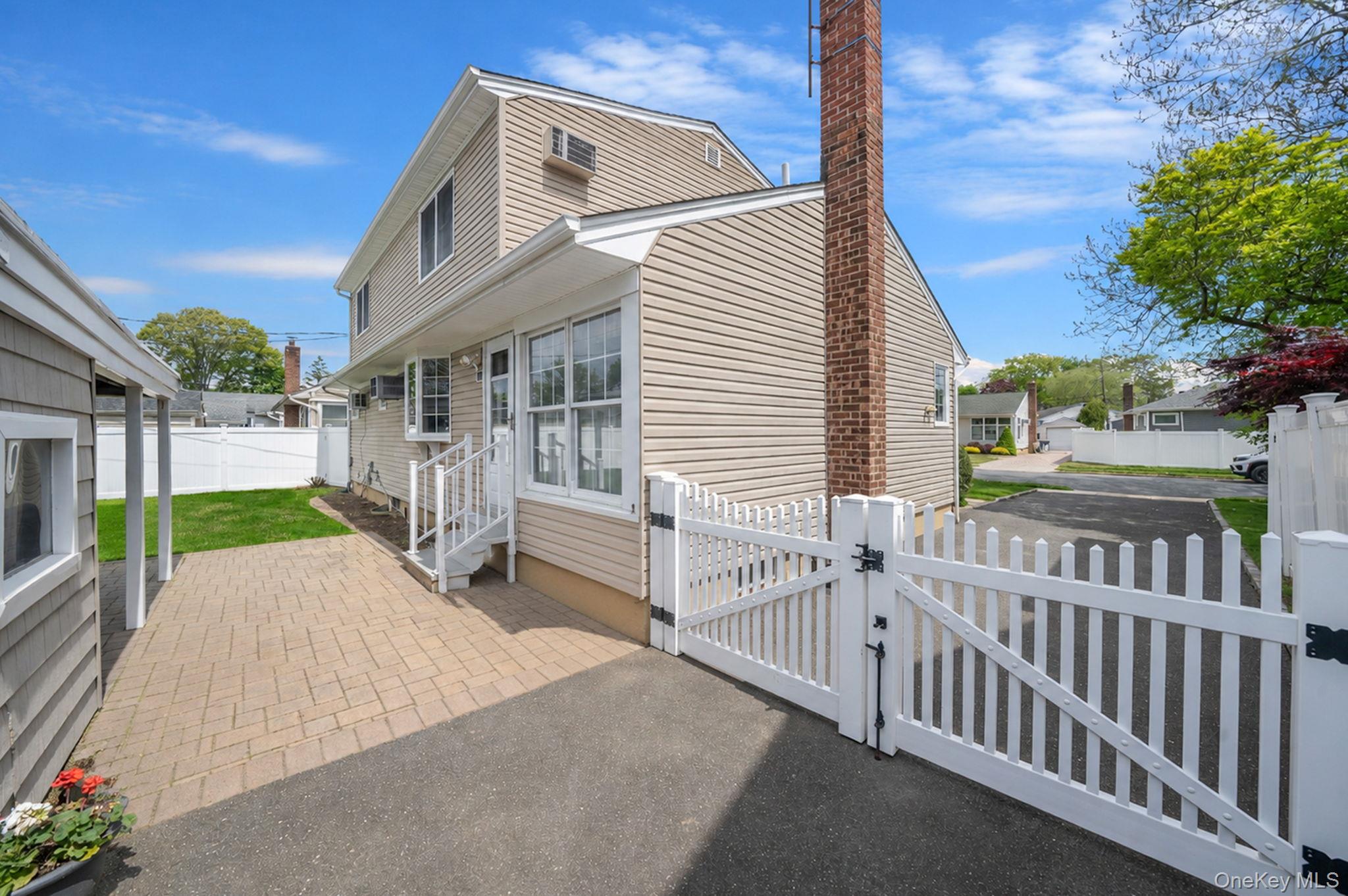 568 Chestnut Lane