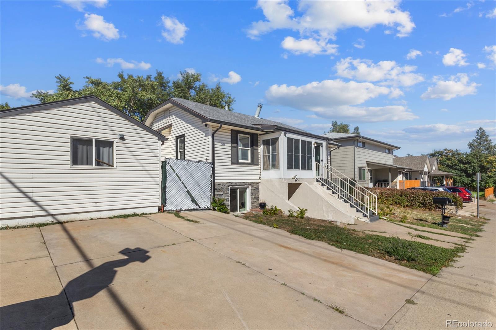 3299 W Dakota Avenue