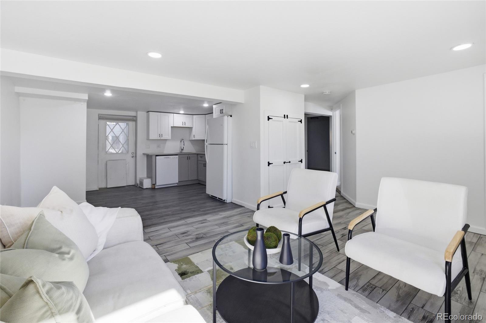 3299 W Dakota Avenue