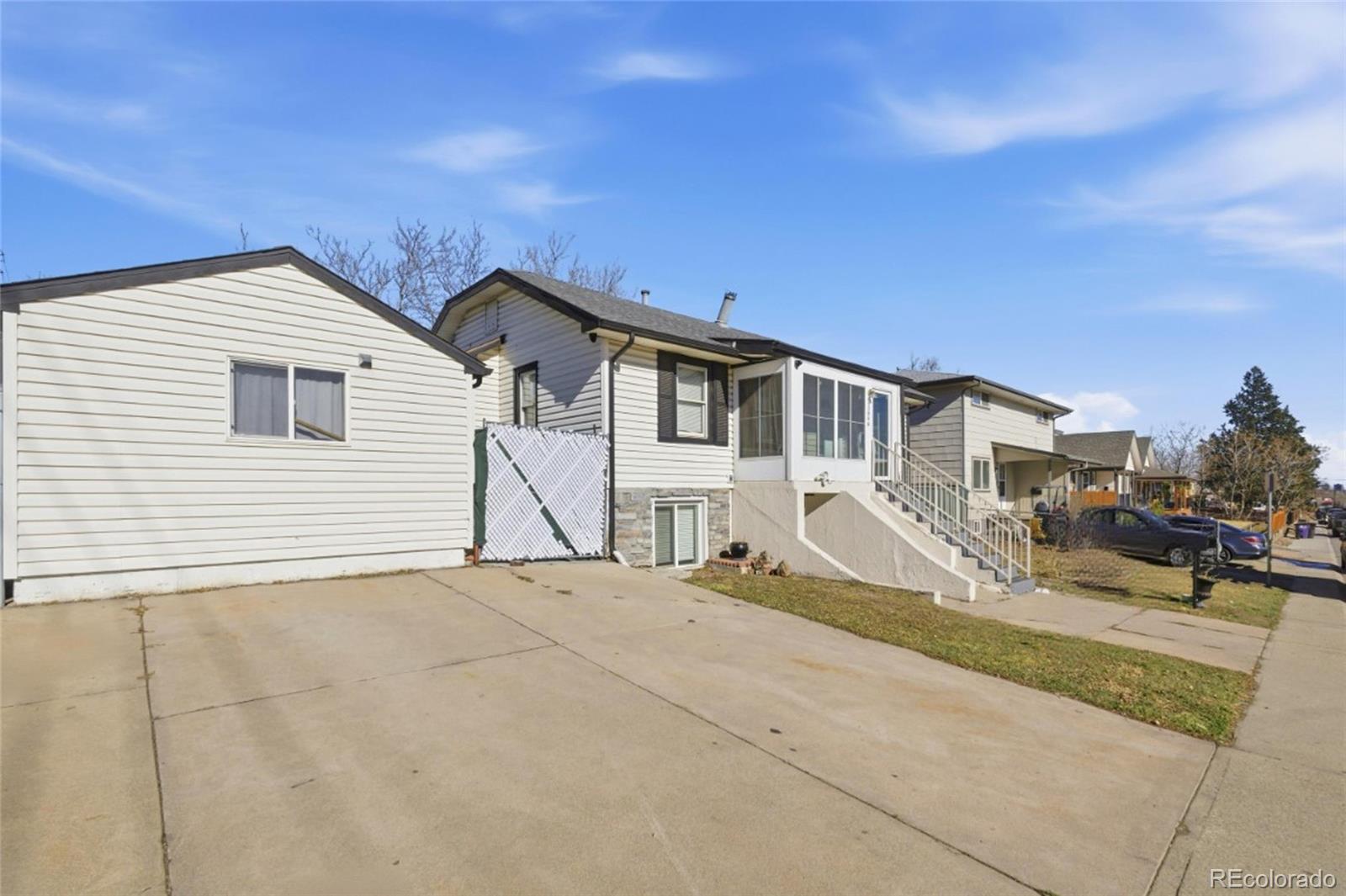 3299 W Dakota Avenue