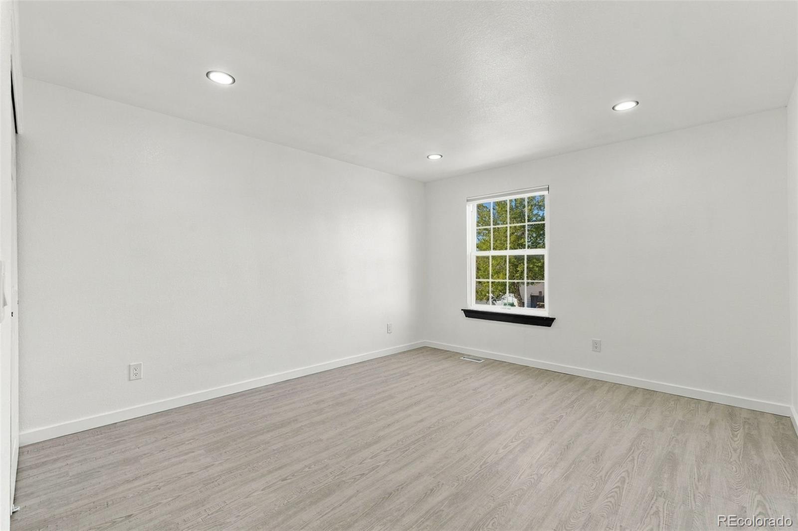 3224 W 11th Avenue Drive