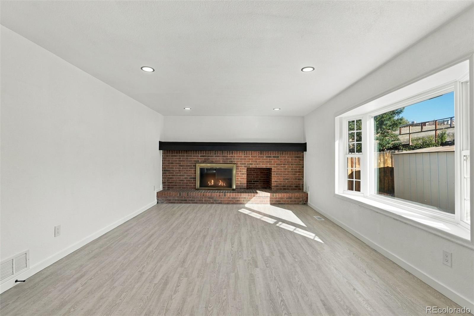 3224 W 11th Avenue Drive