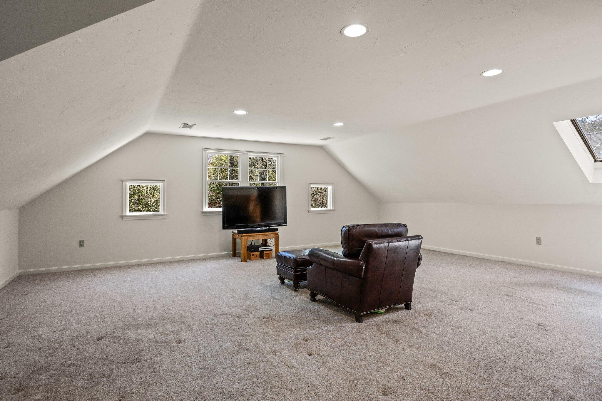 5 Eldridge Pond Road