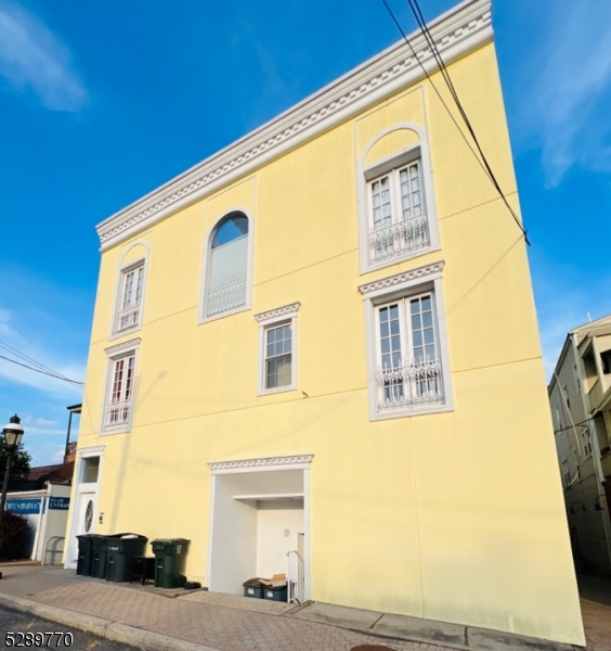 13 North Union Avenue 2