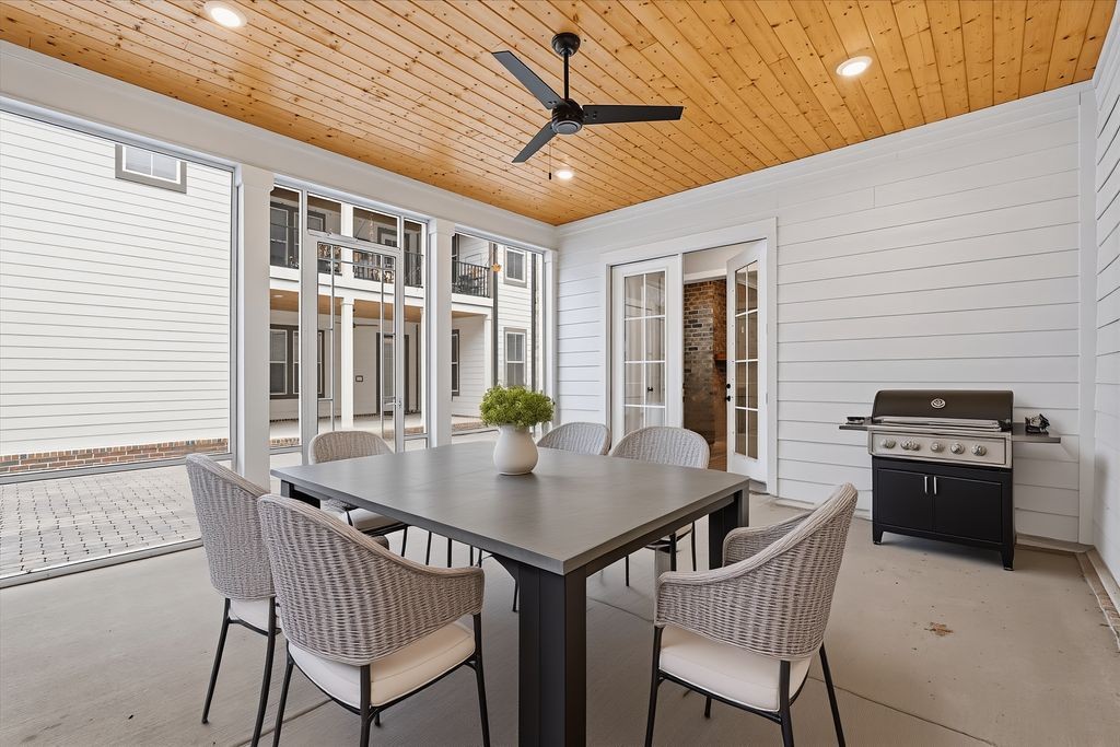 207 Fairground St Unit: 102