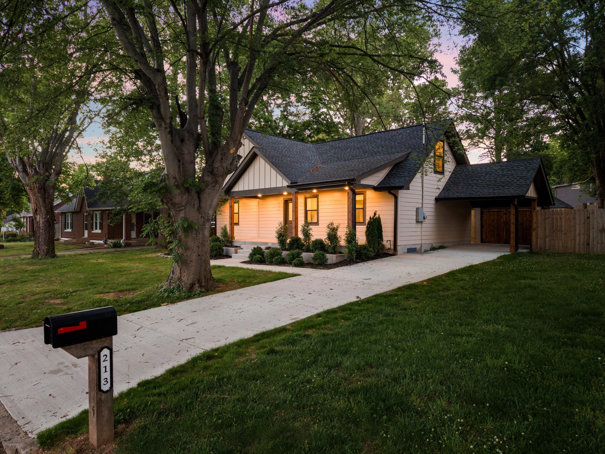213 5th Ave