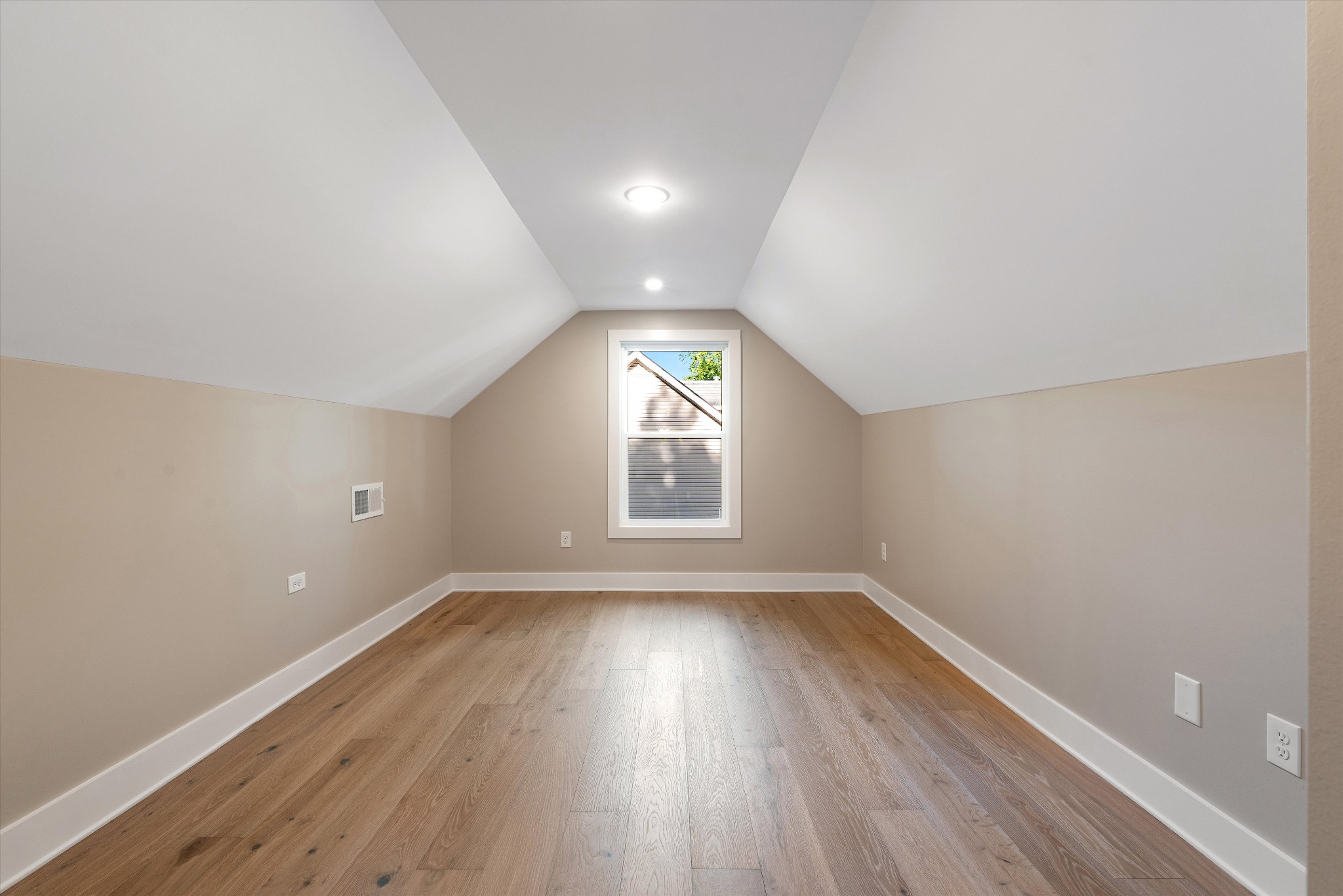 213 5th Ave