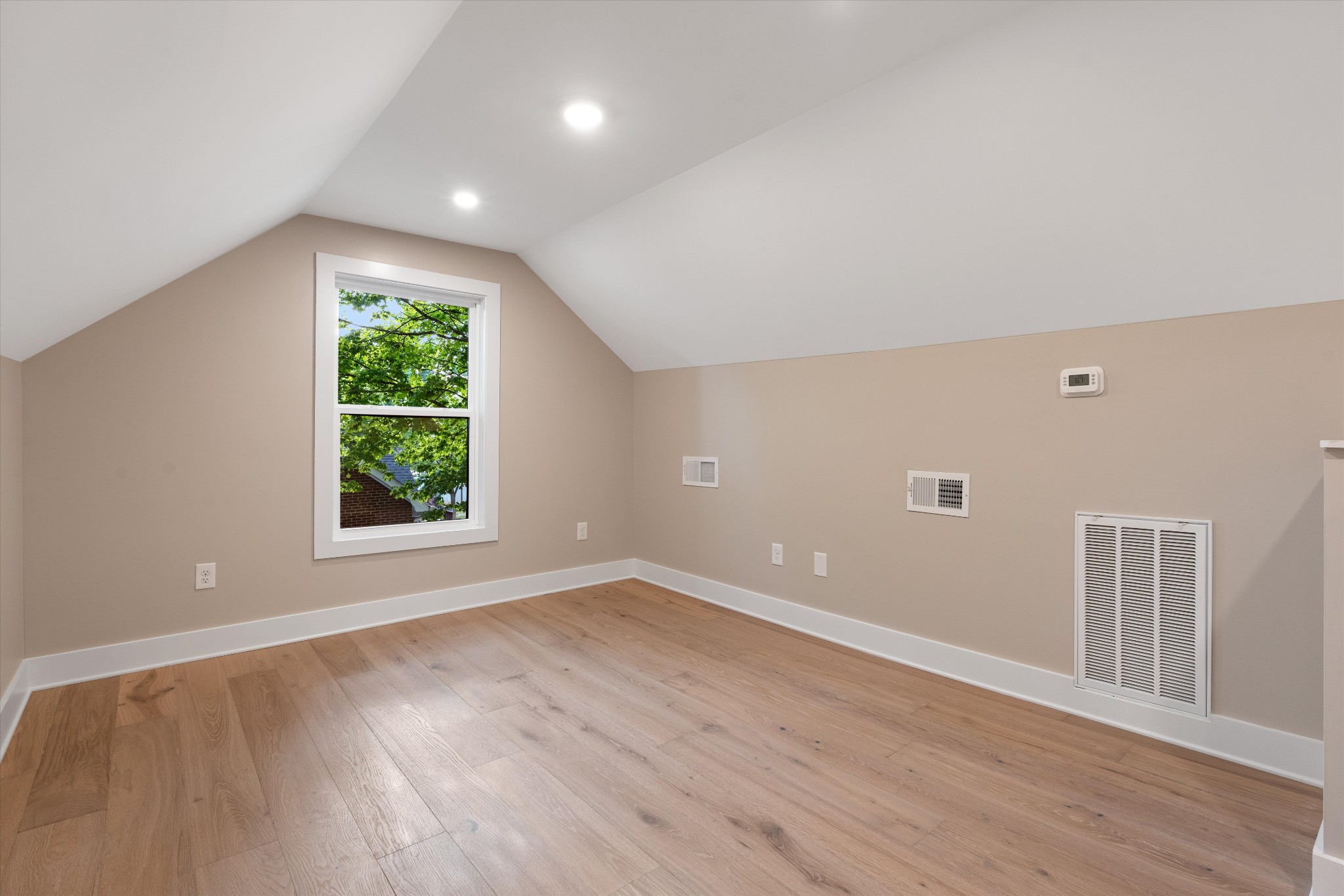 213 5th Ave