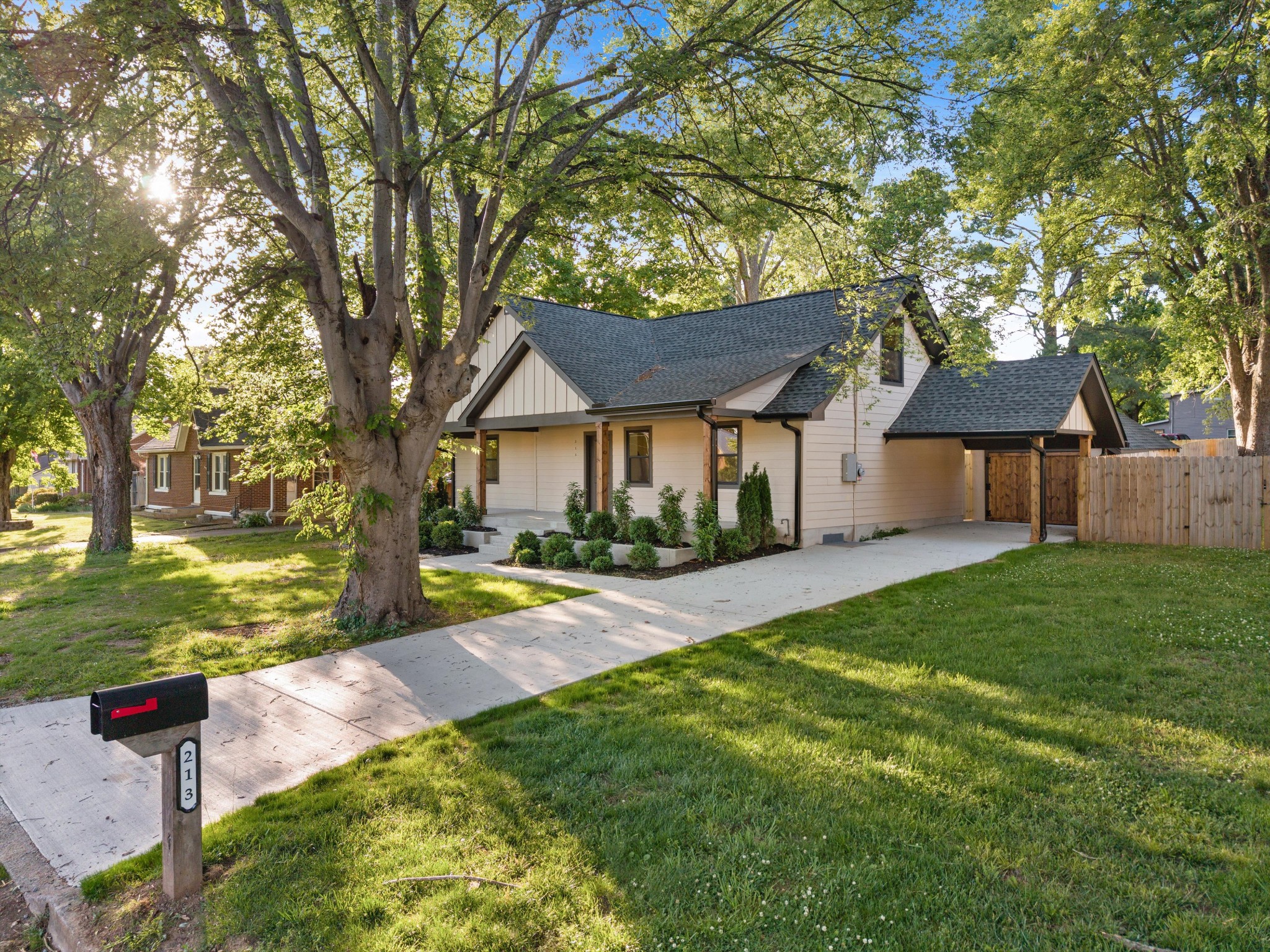 213 5th Ave