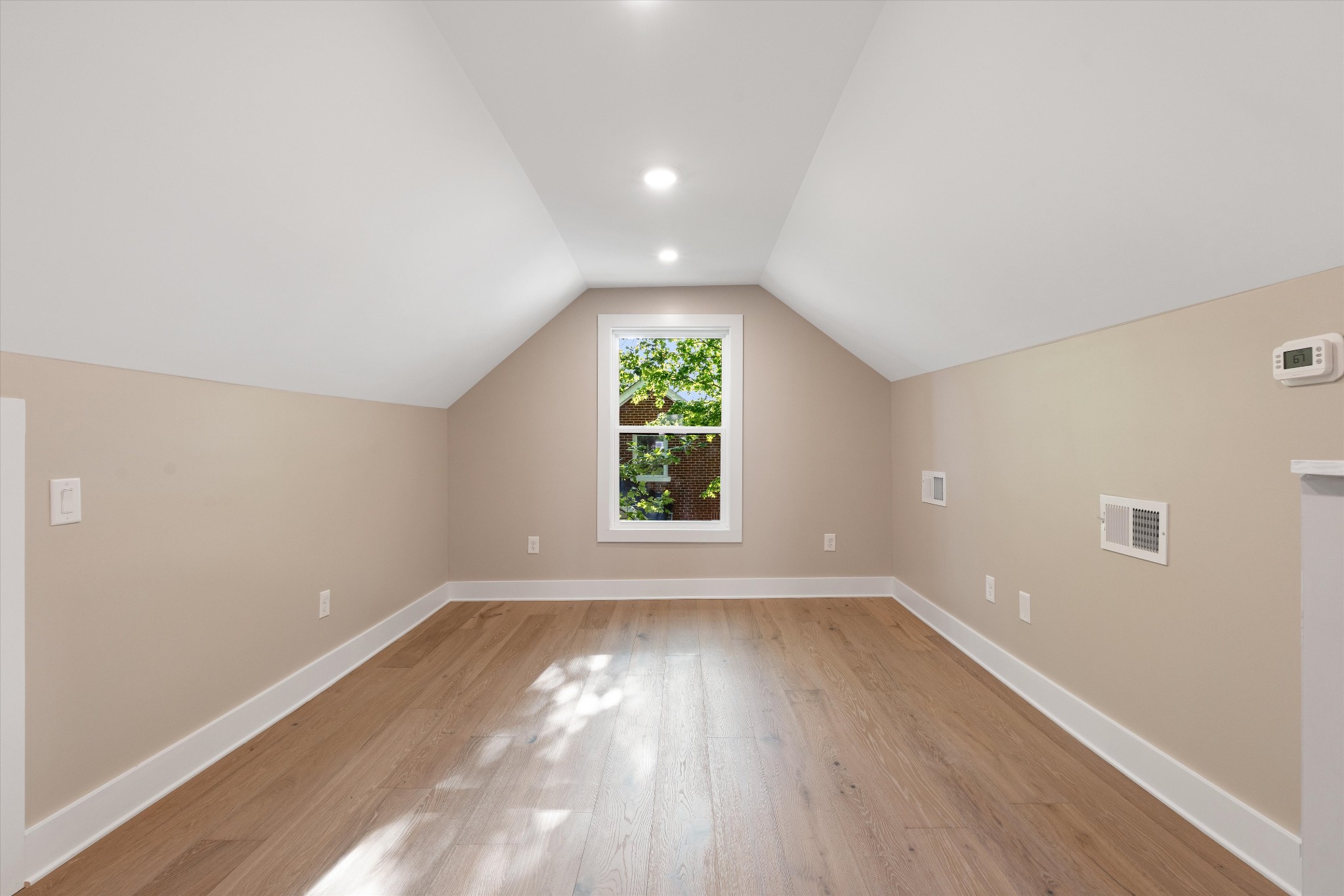 213 5th Ave