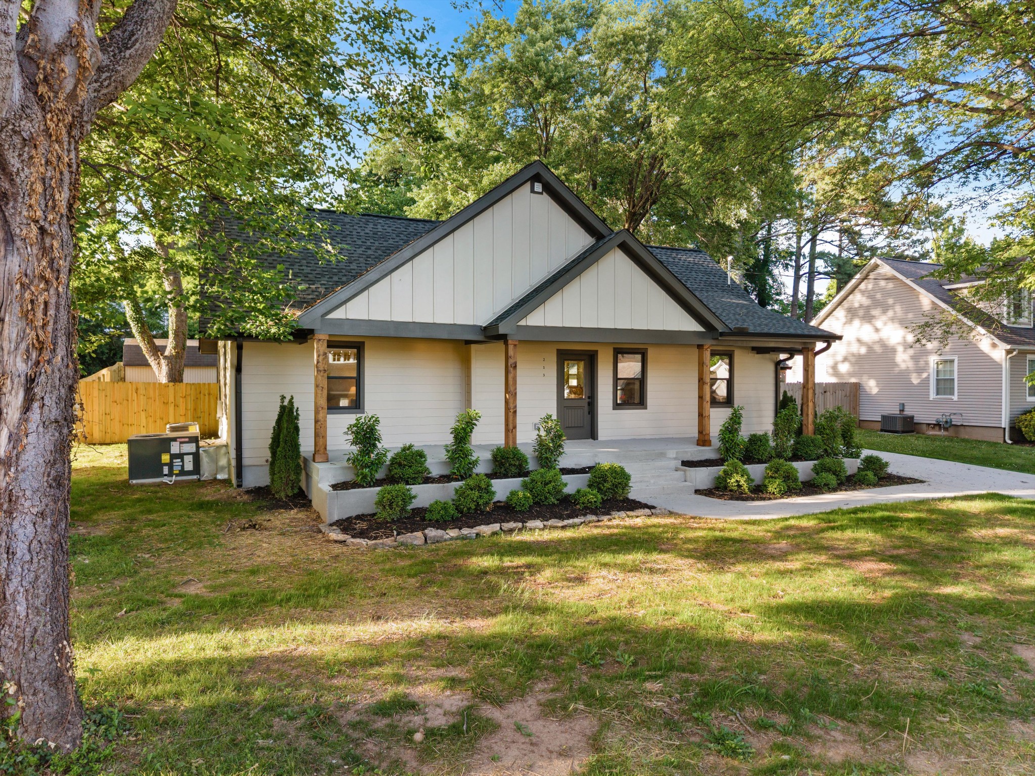 213 5th Ave