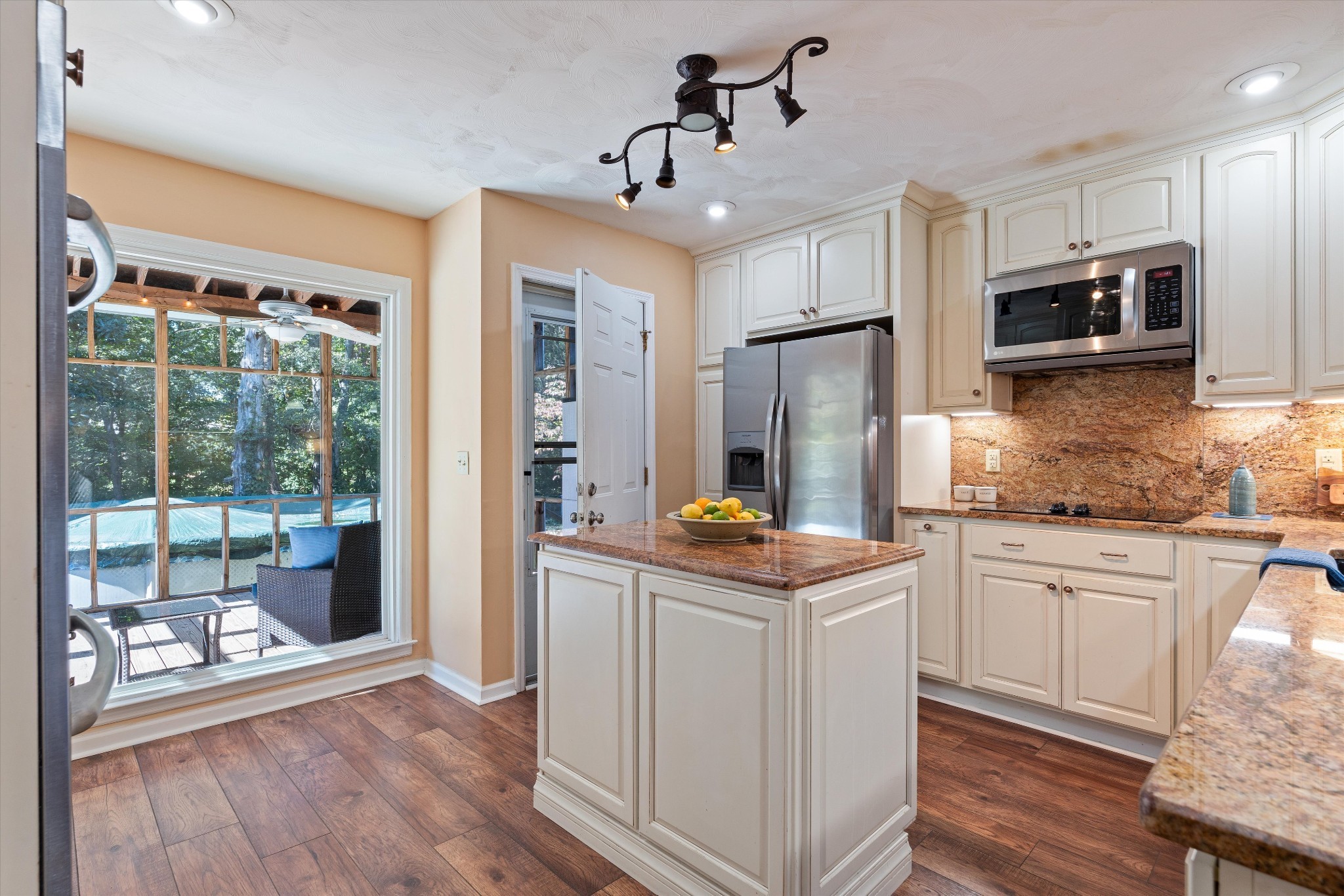 2019 Hidden Cove Rd