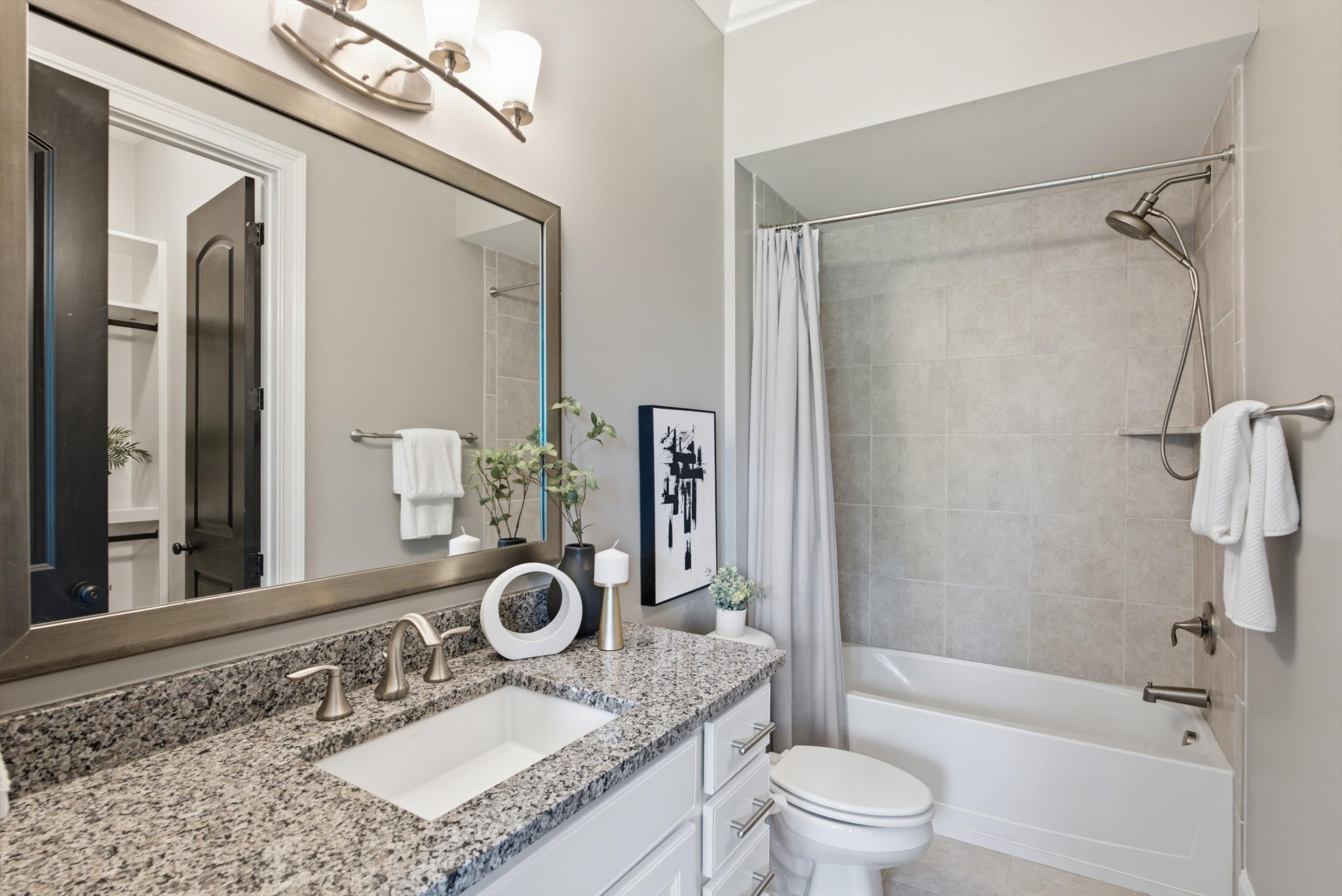 2230 Georgian Cir