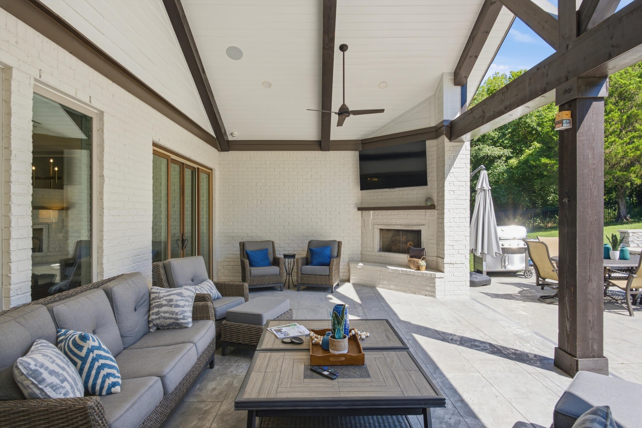 2230 Georgian Cir