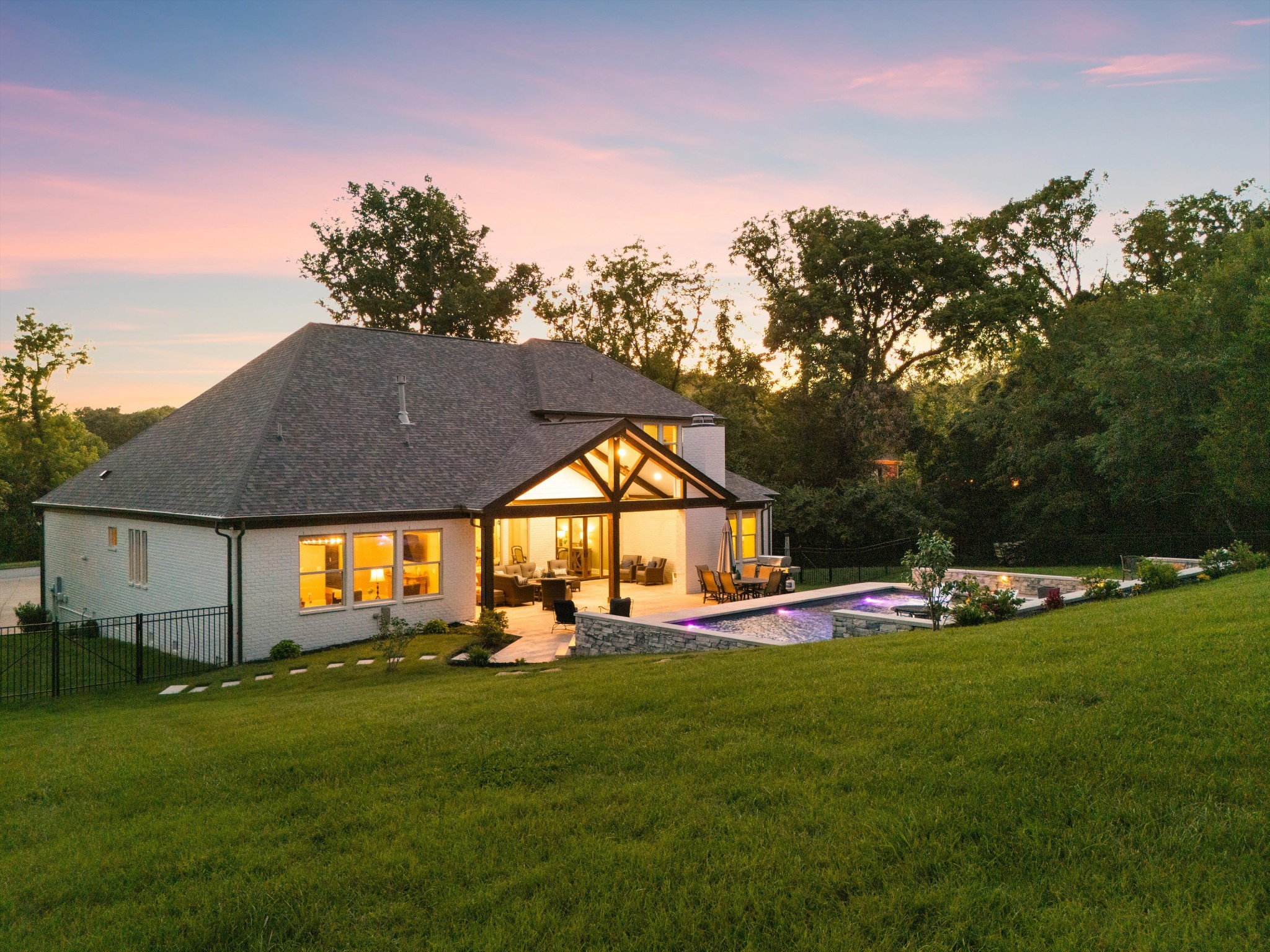 2230 Georgian Cir