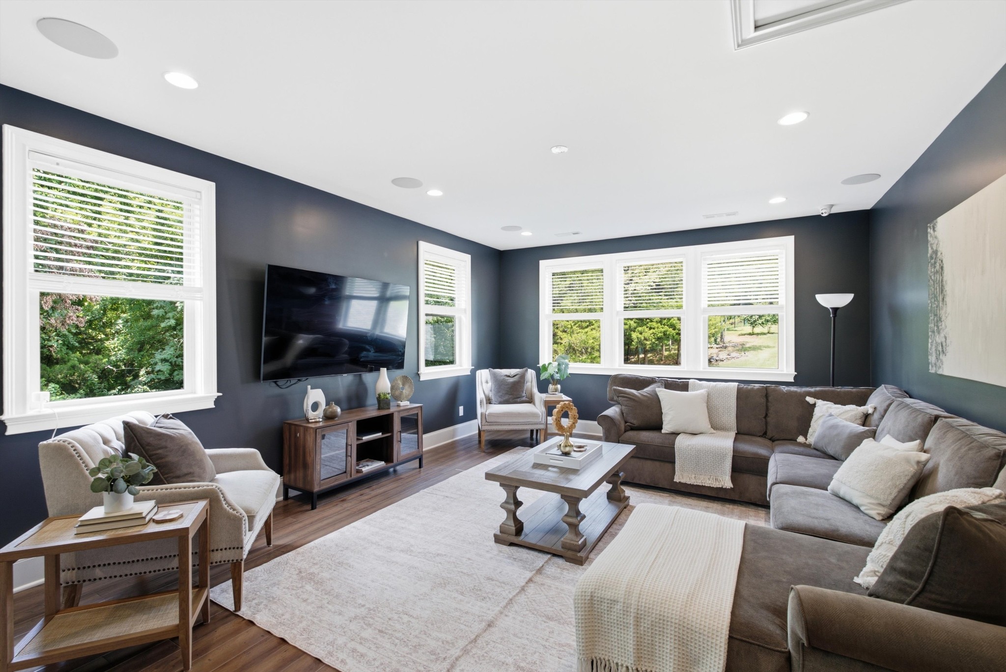 2230 Georgian Cir