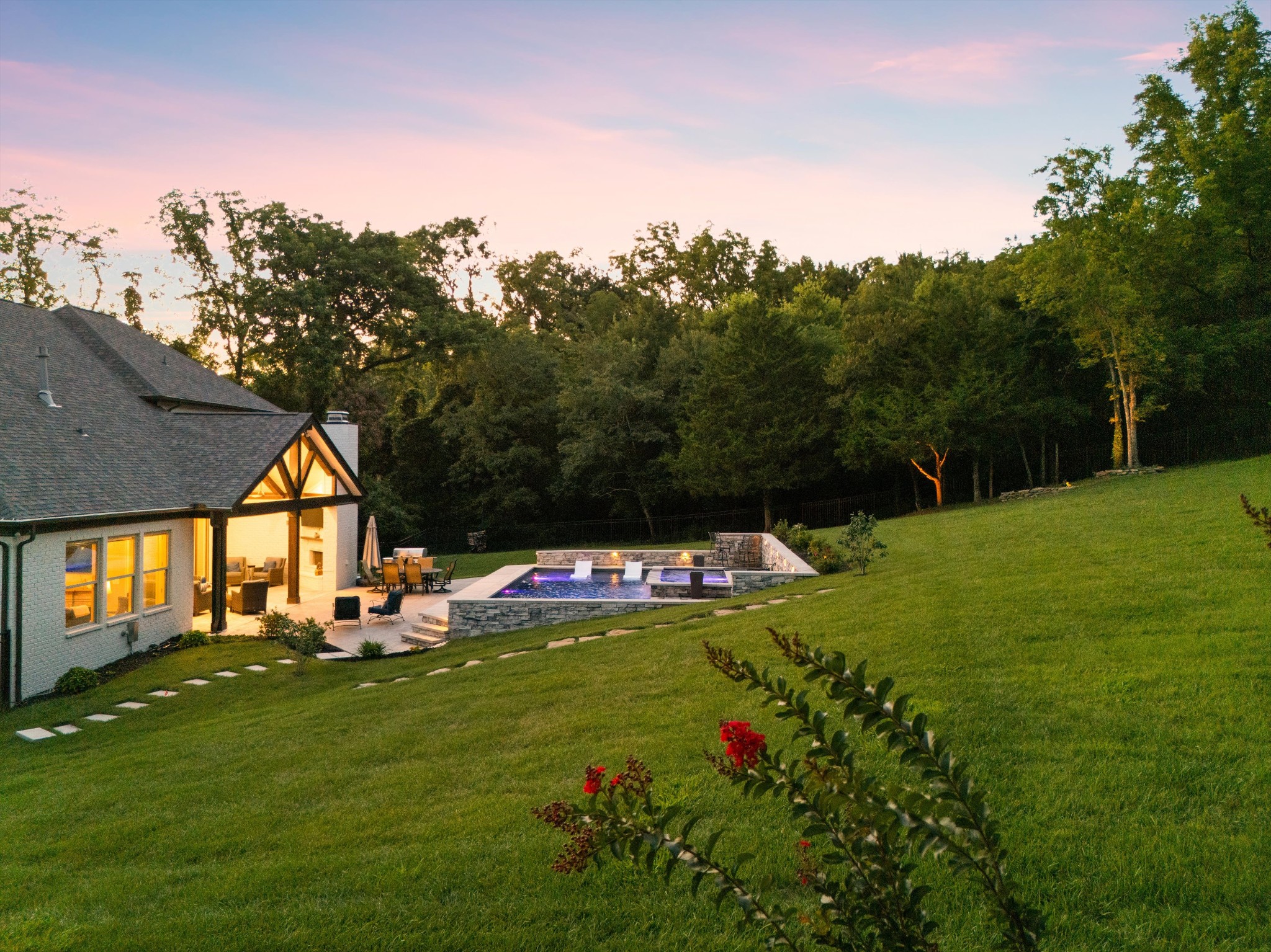 2230 Georgian Cir