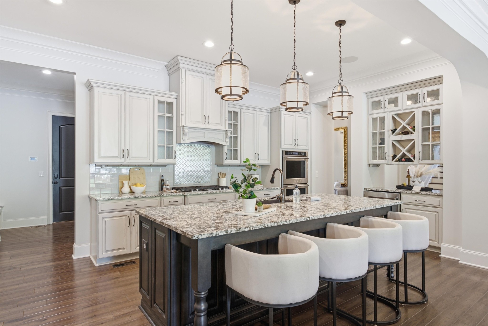 2230 Georgian Cir