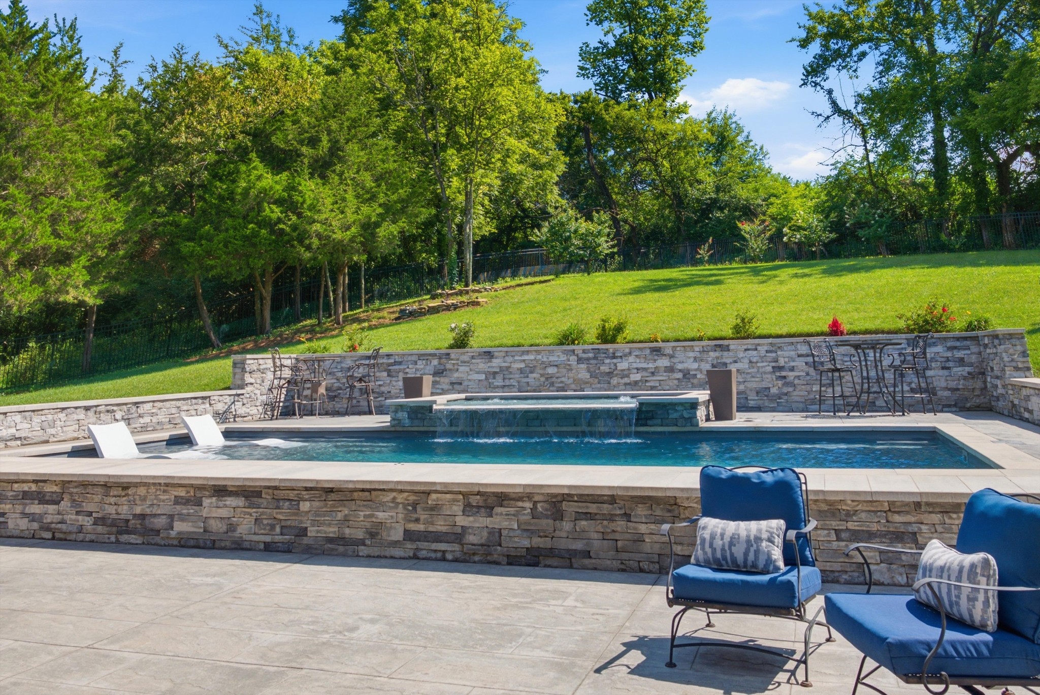 2230 Georgian Cir