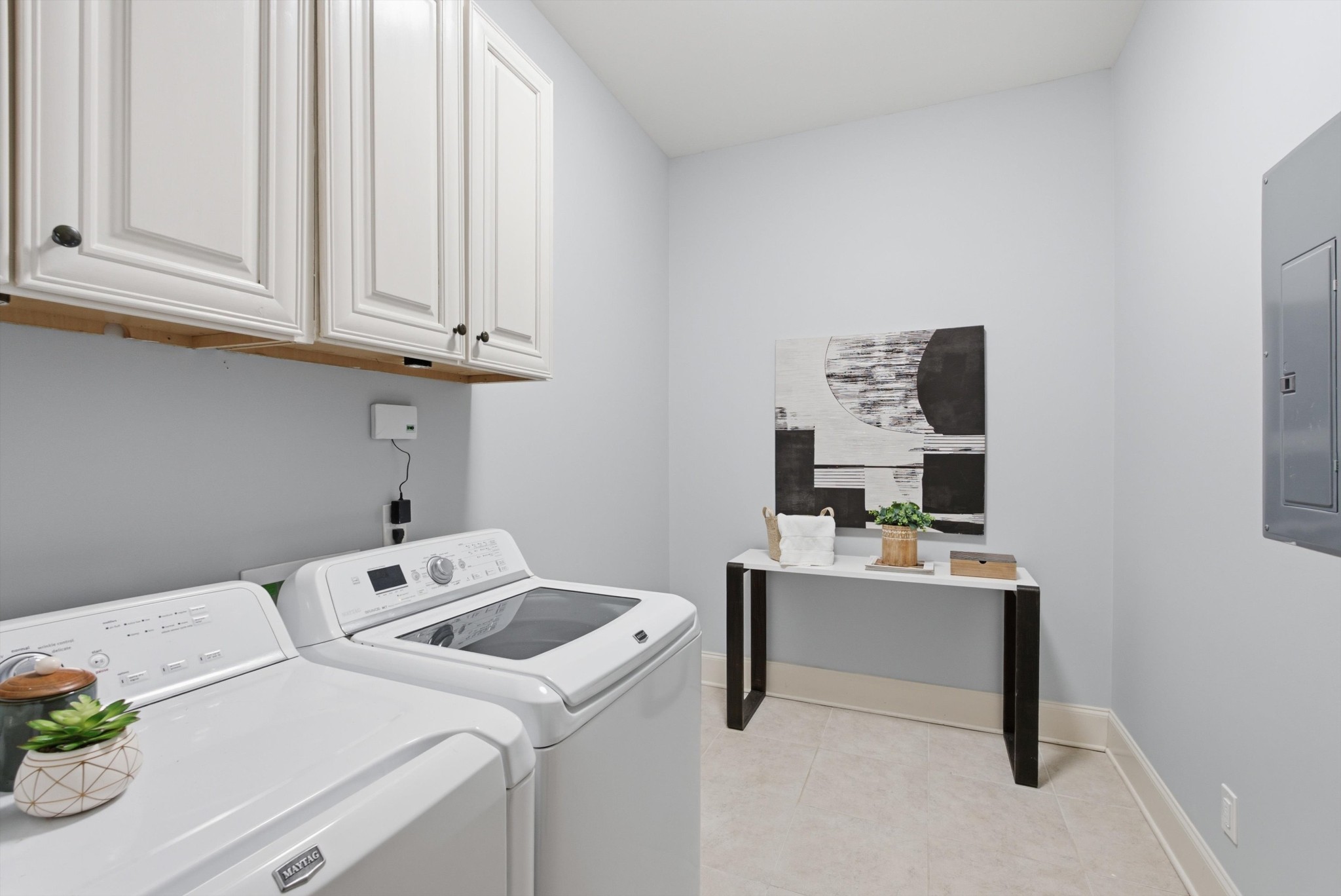 2230 Georgian Cir