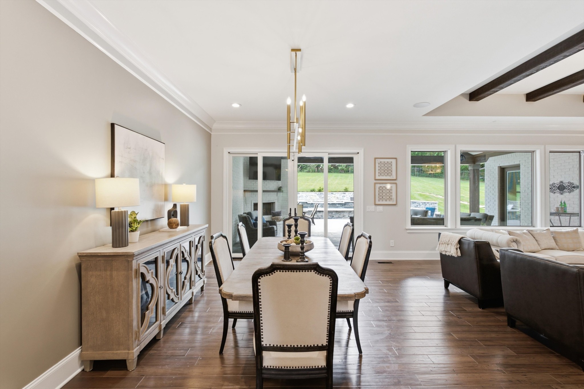 2230 Georgian Cir