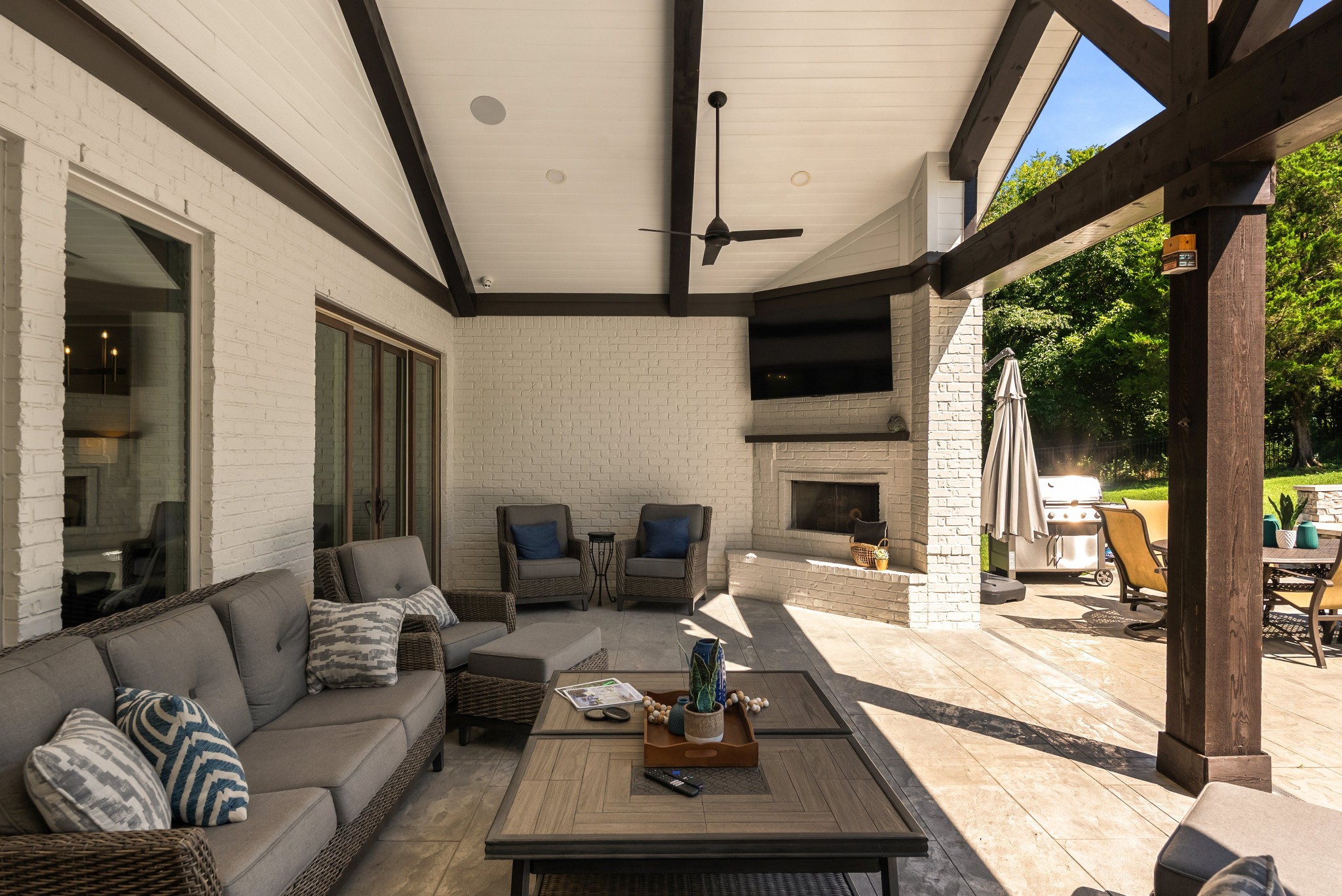 2230 Georgian Cir