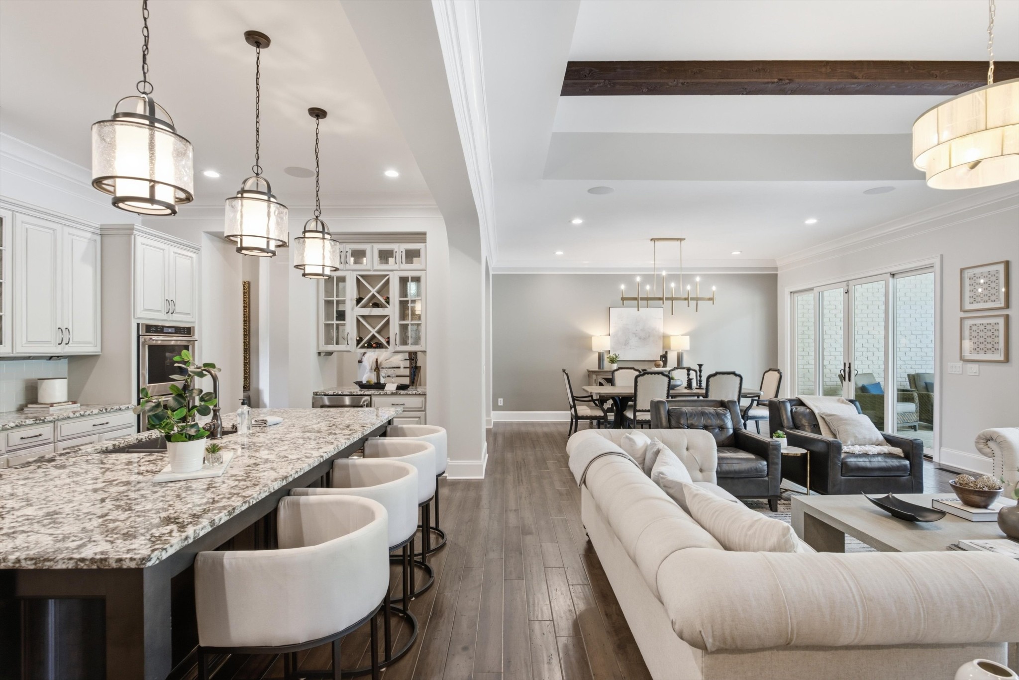 2230 Georgian Cir