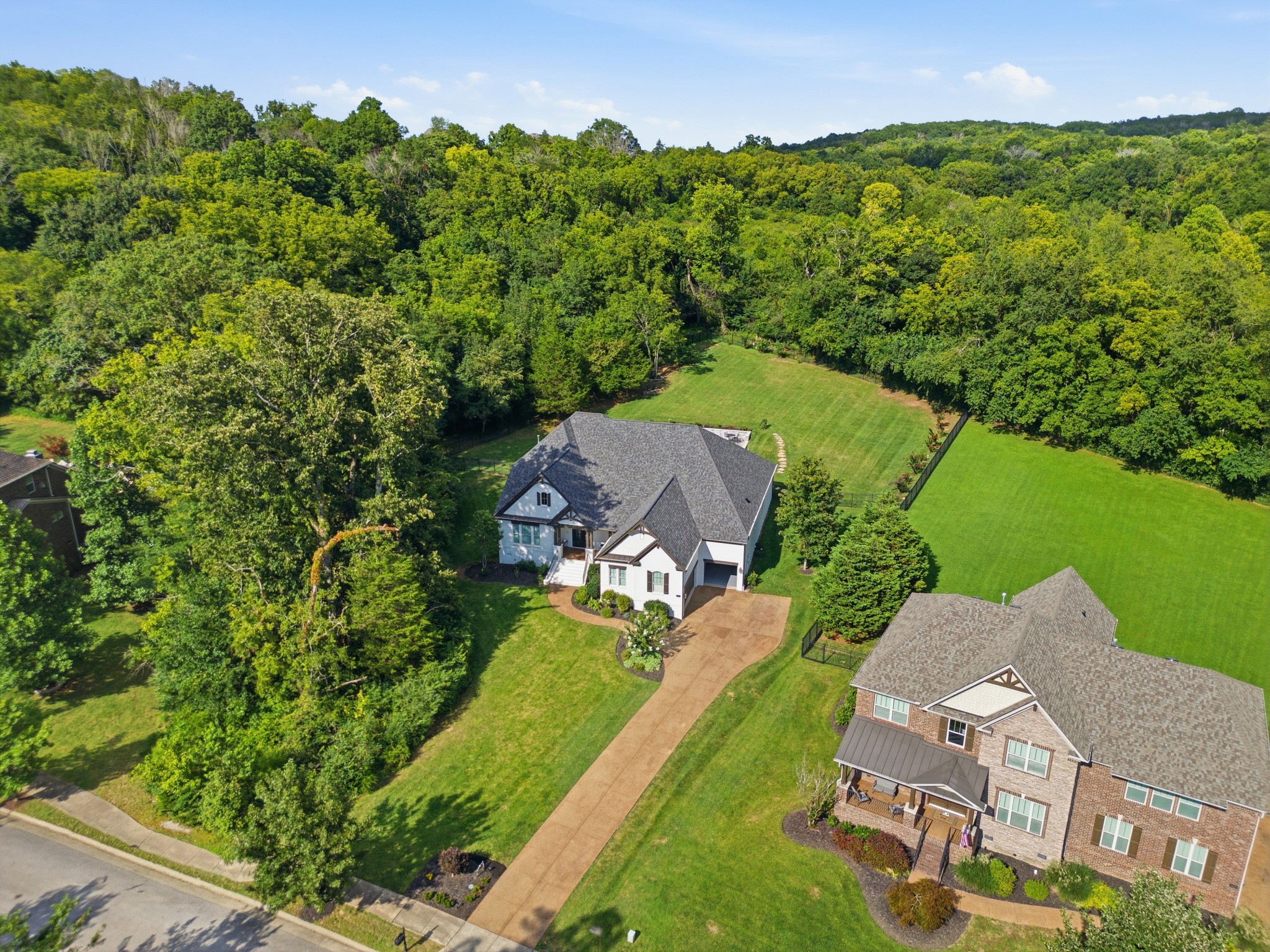 2230 Georgian Cir