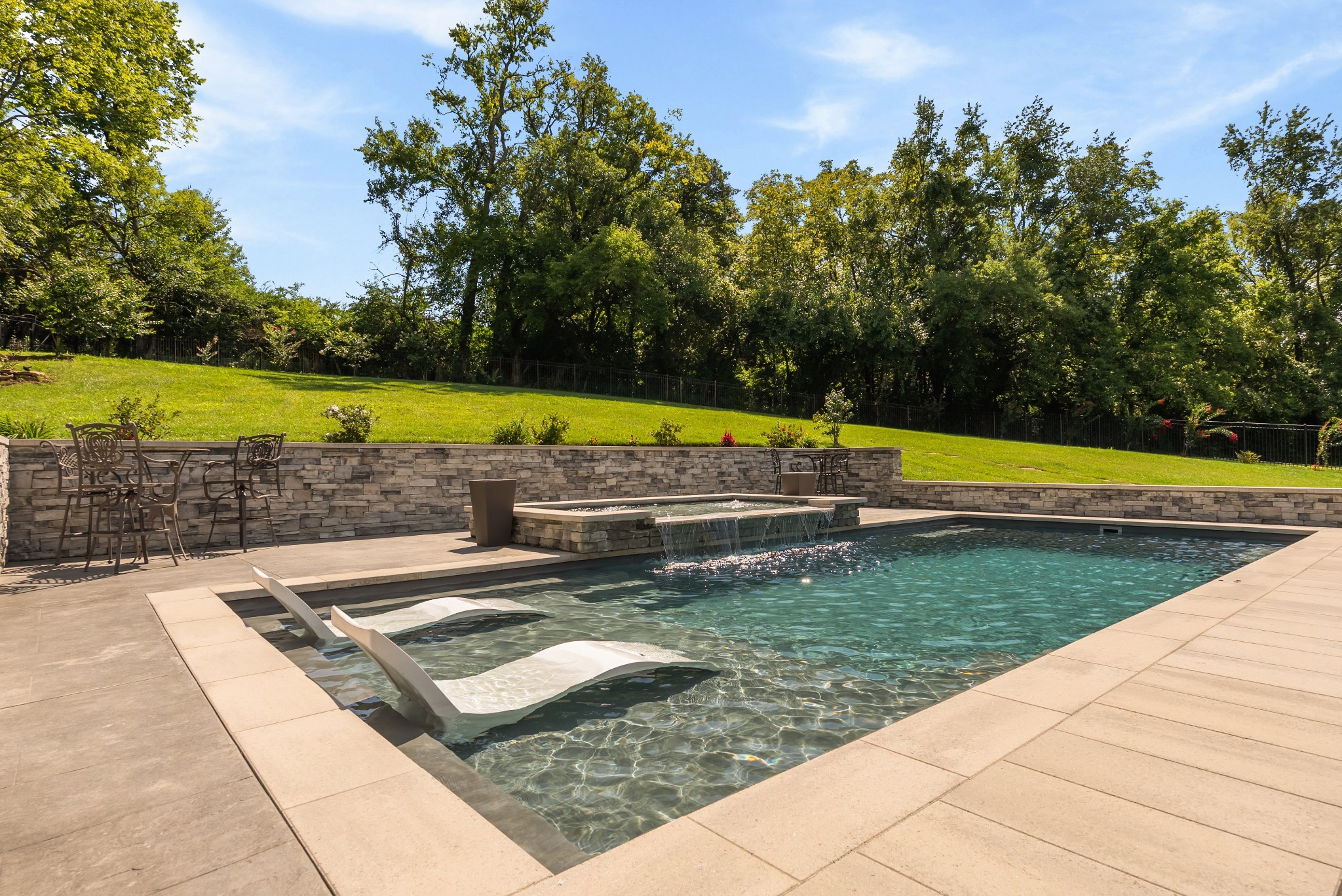 2230 Georgian Cir