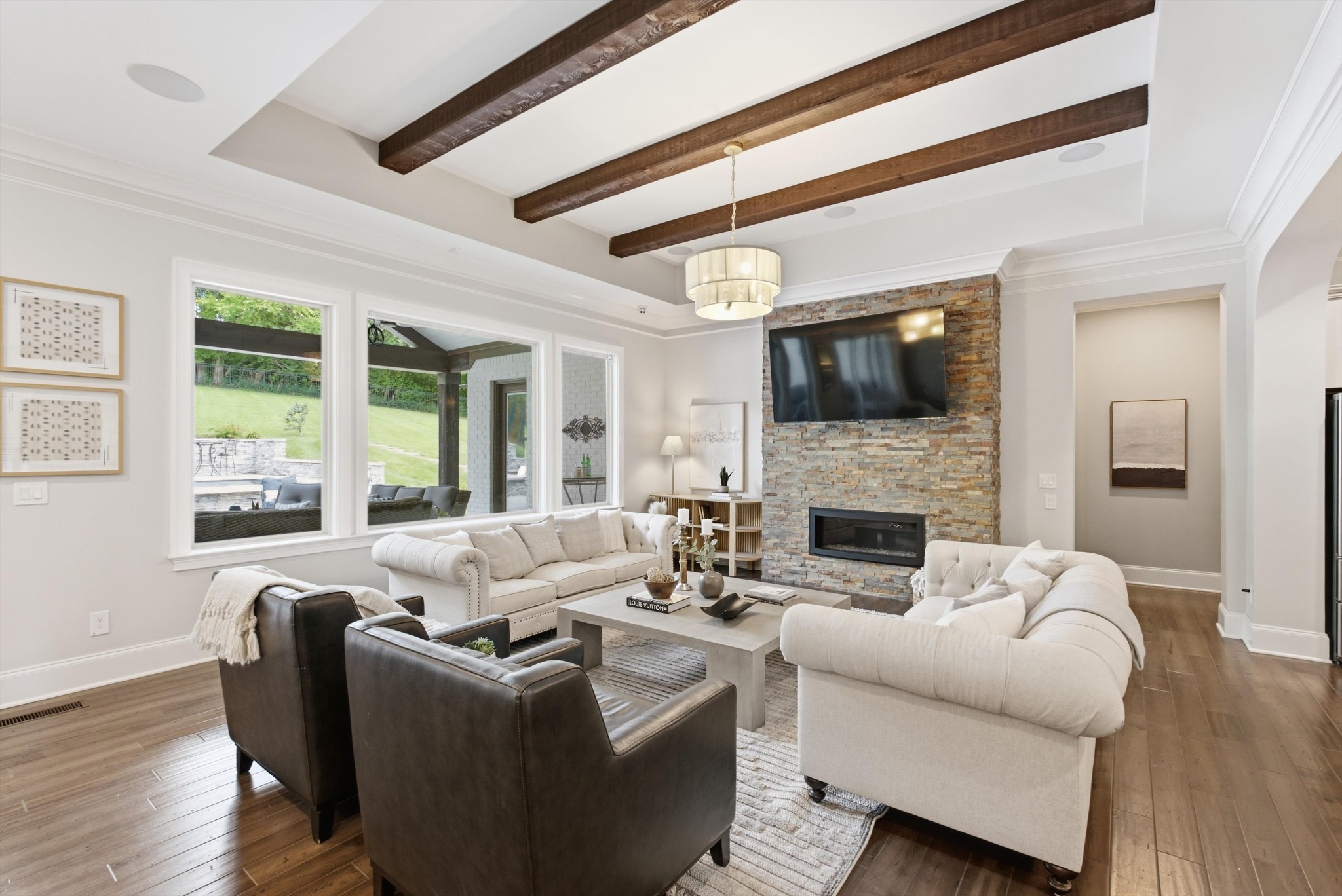 2230 Georgian Cir