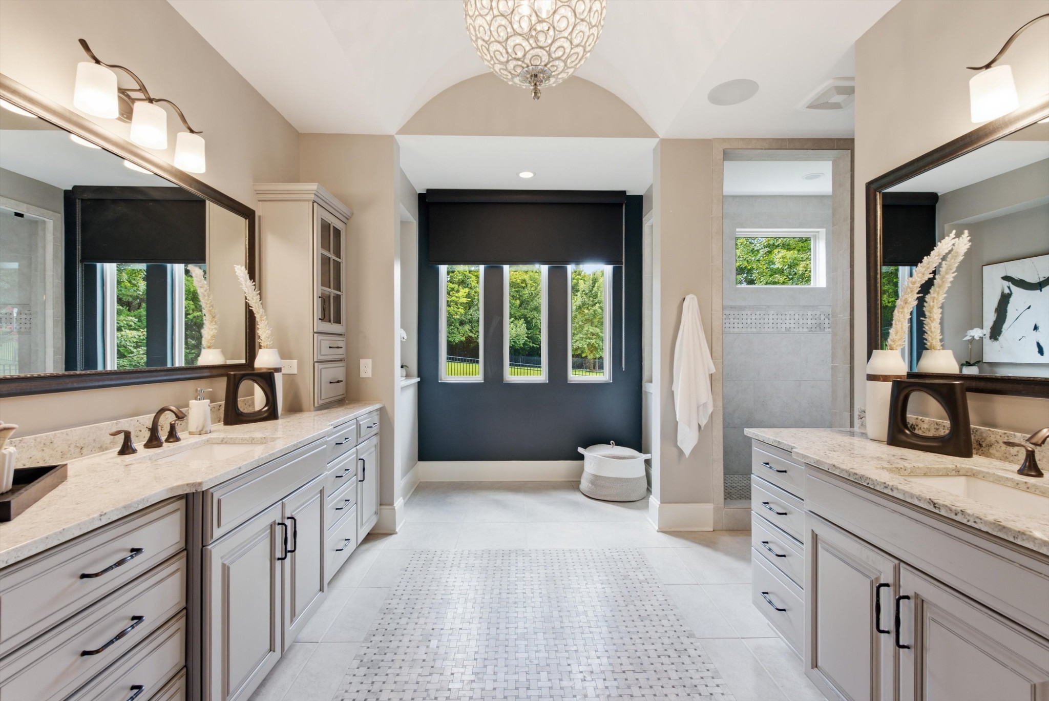 2230 Georgian Cir