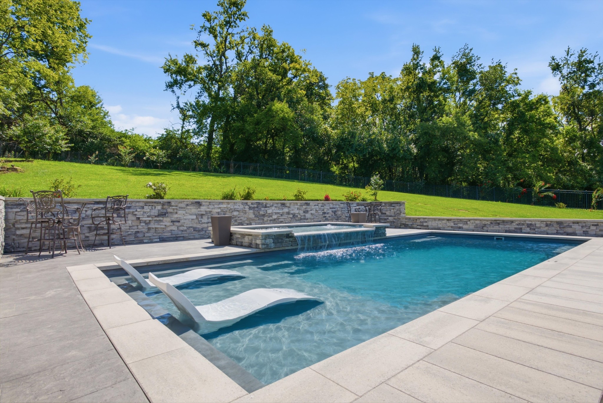 2230 Georgian Cir