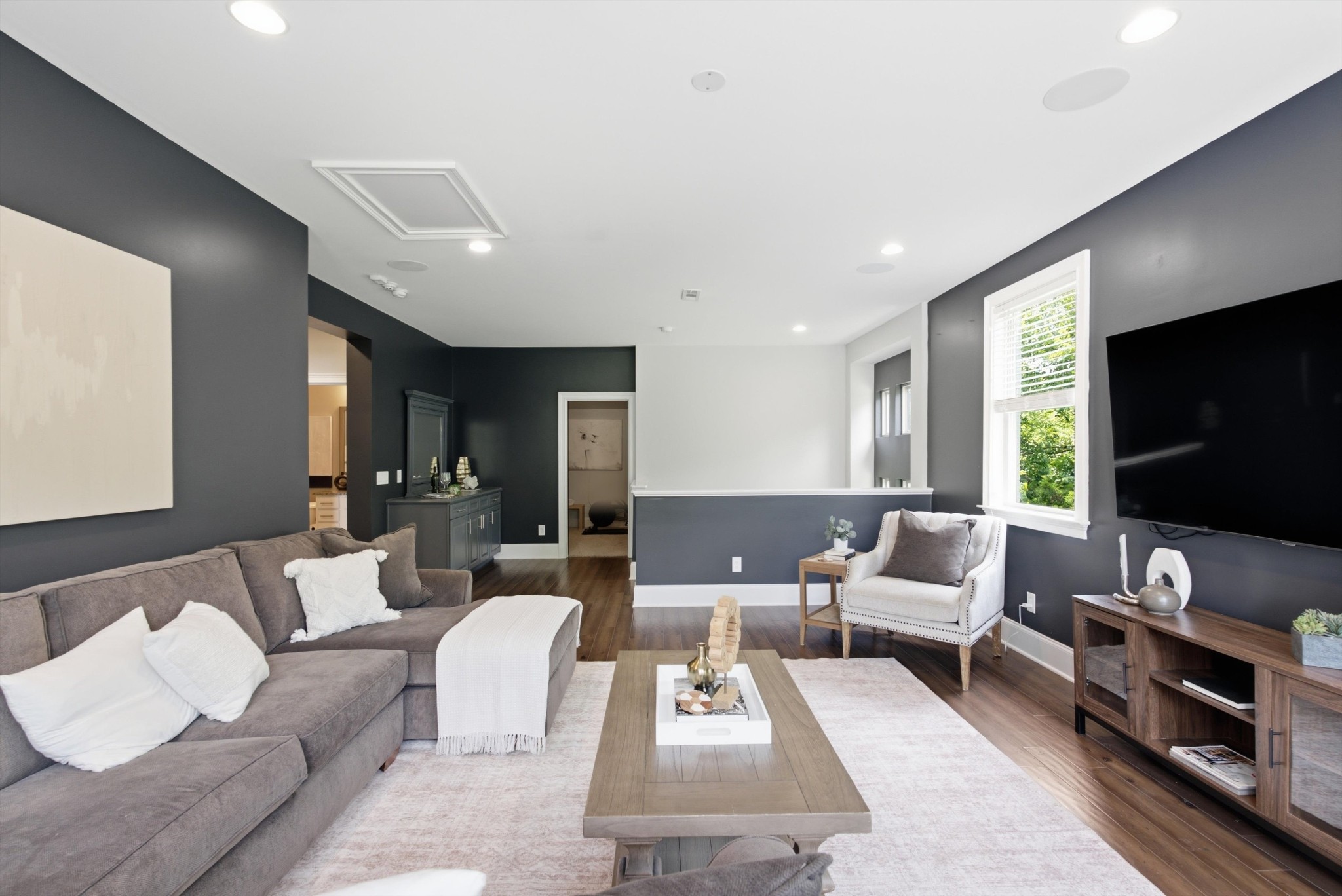 2230 Georgian Cir