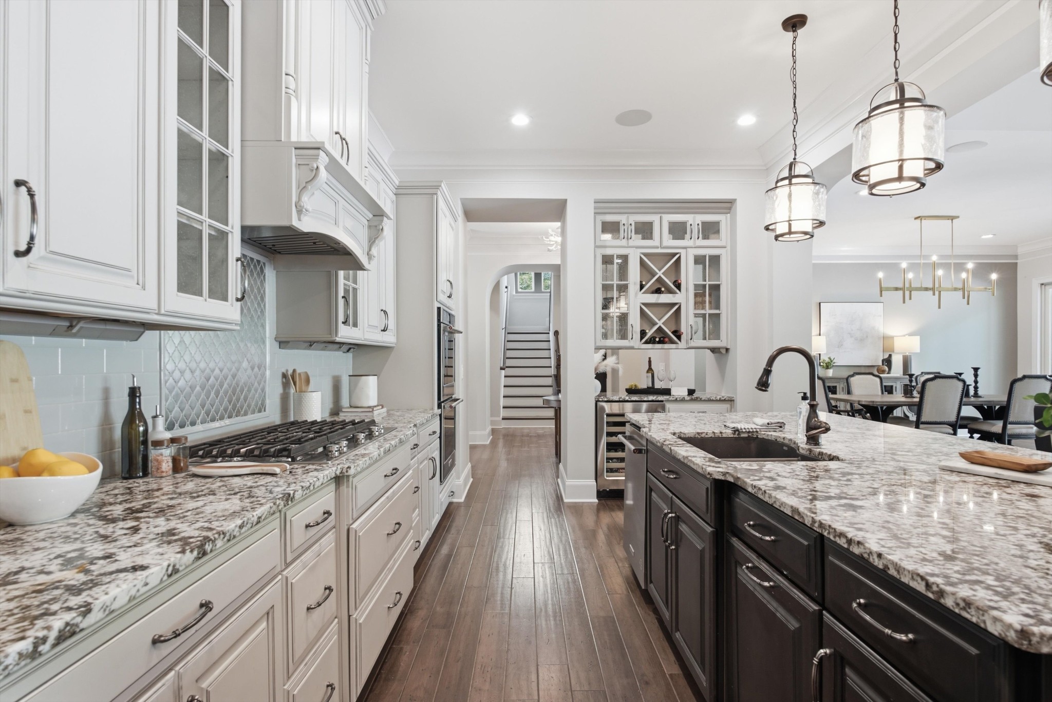 2230 Georgian Cir