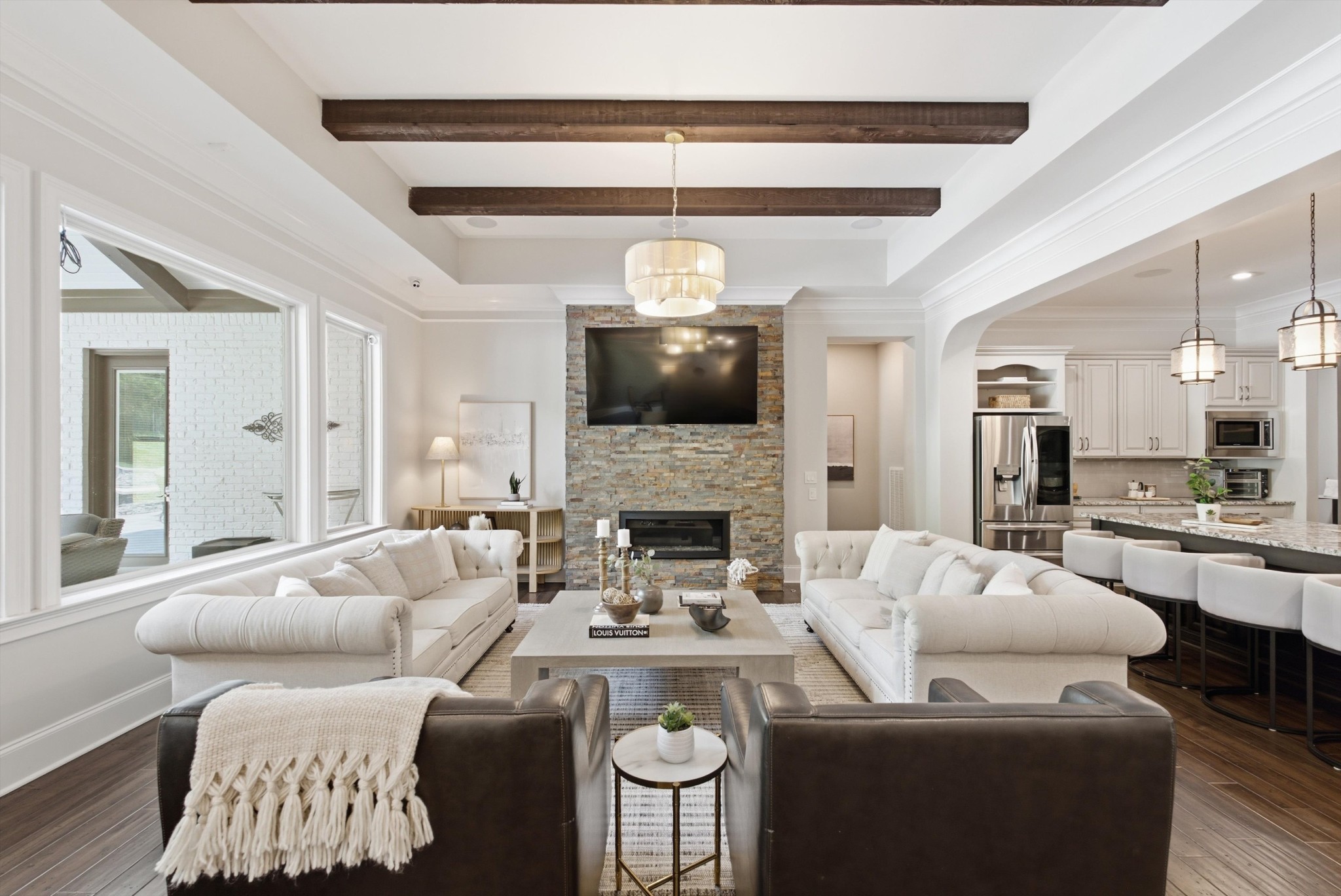 2230 Georgian Cir