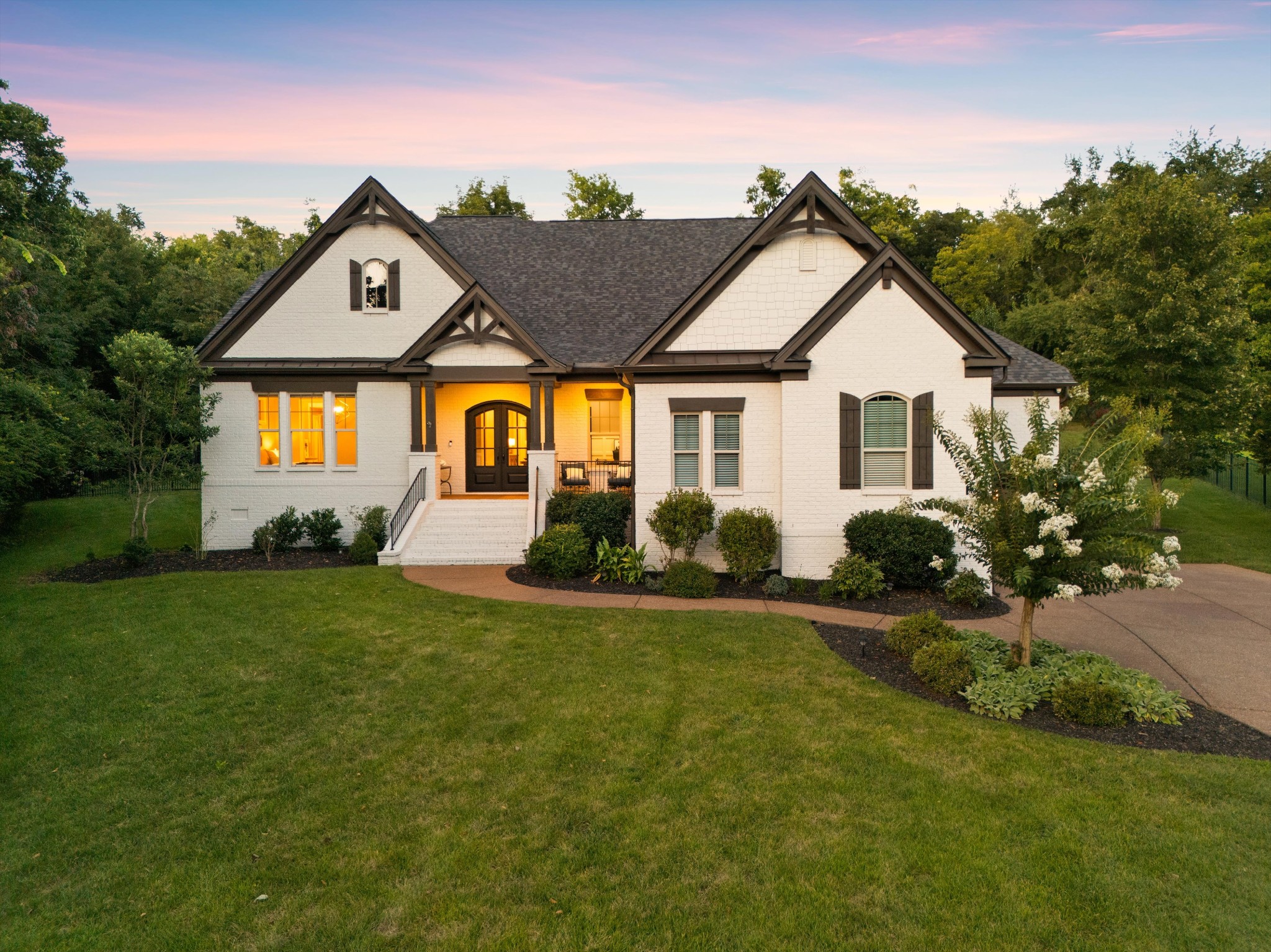 2230 Georgian Cir