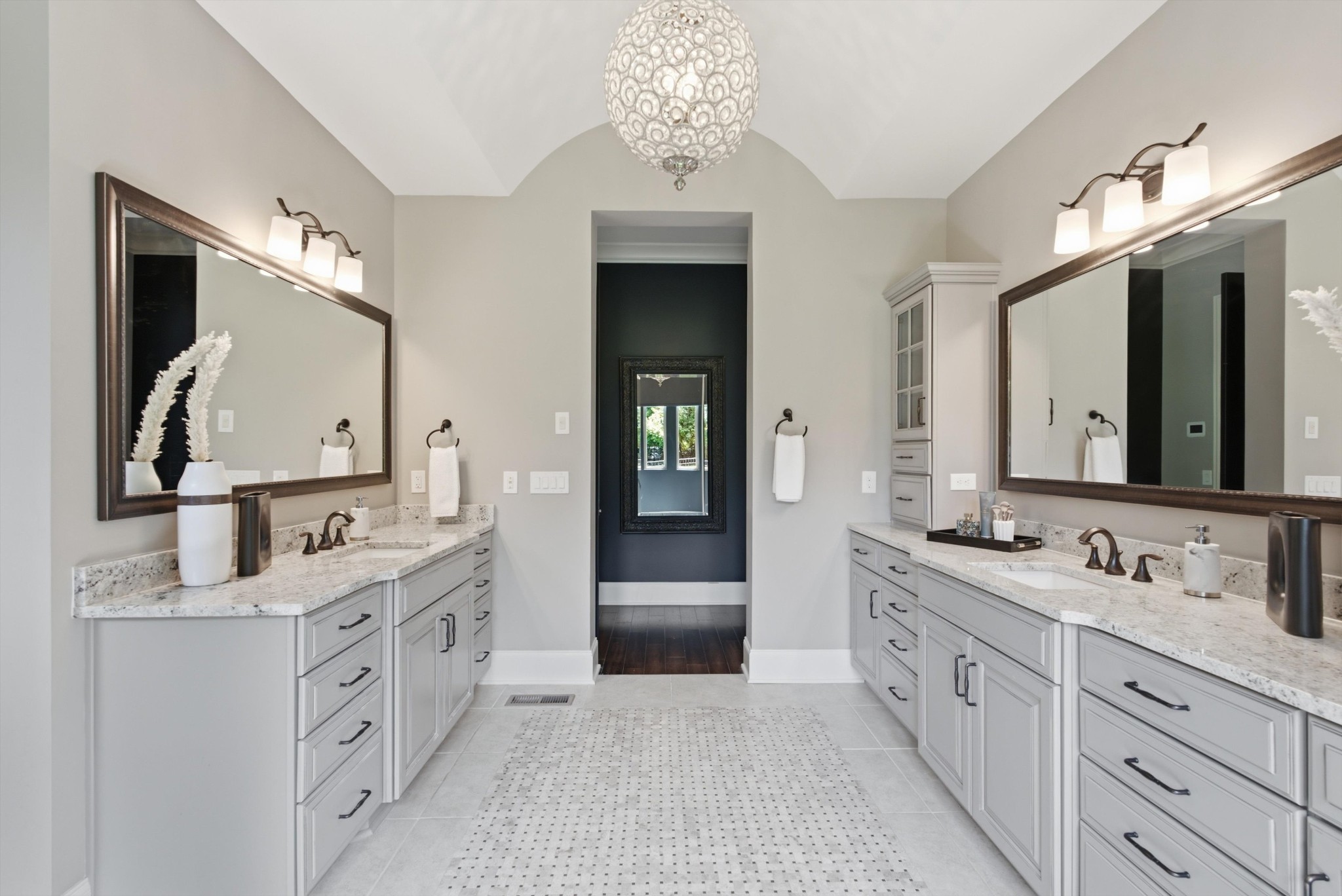 2230 Georgian Cir