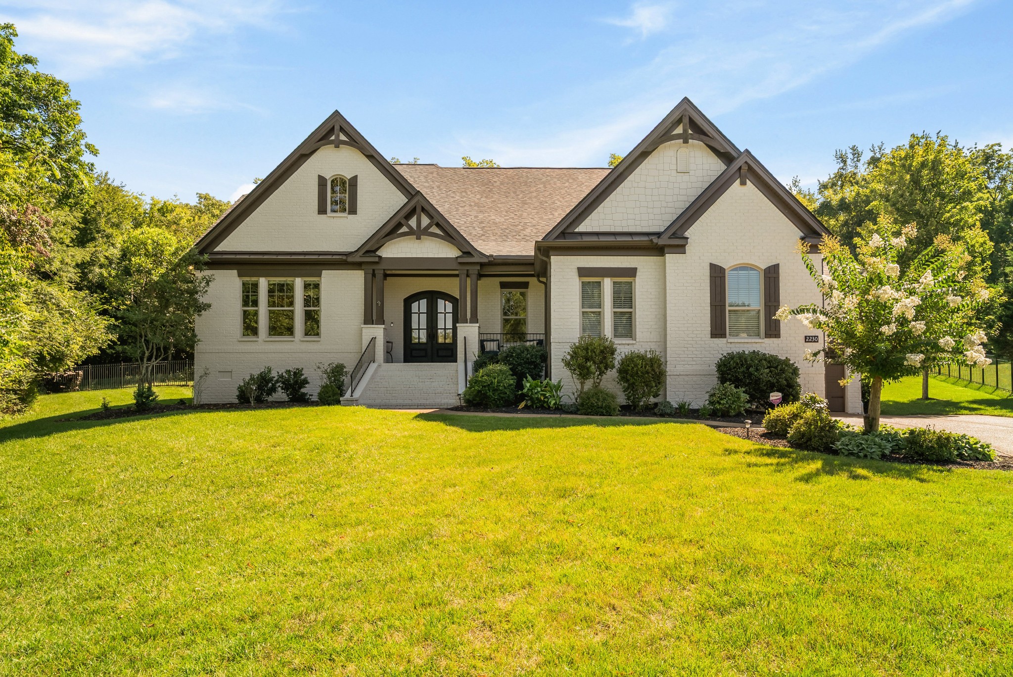 2230 Georgian Cir