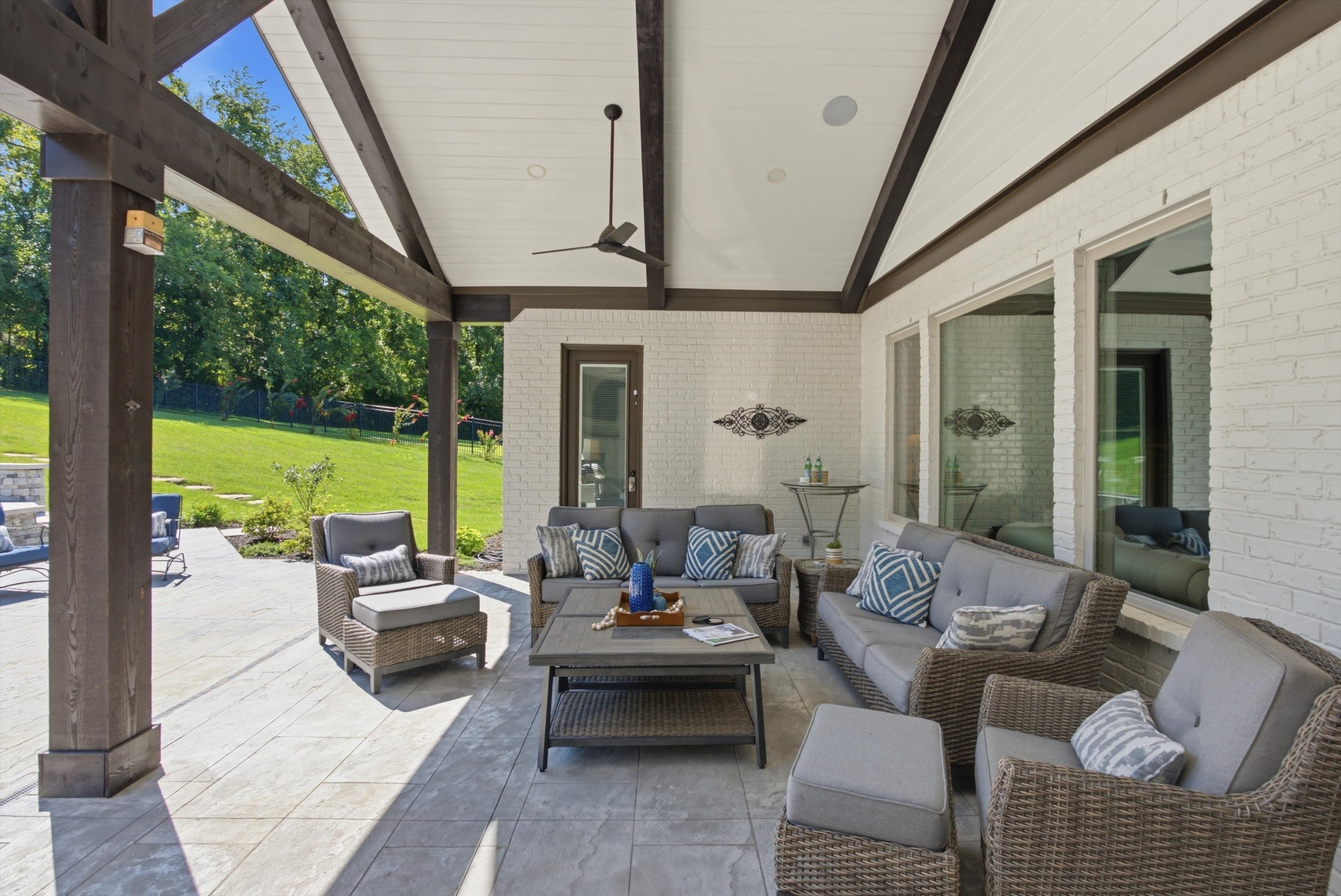 2230 Georgian Cir