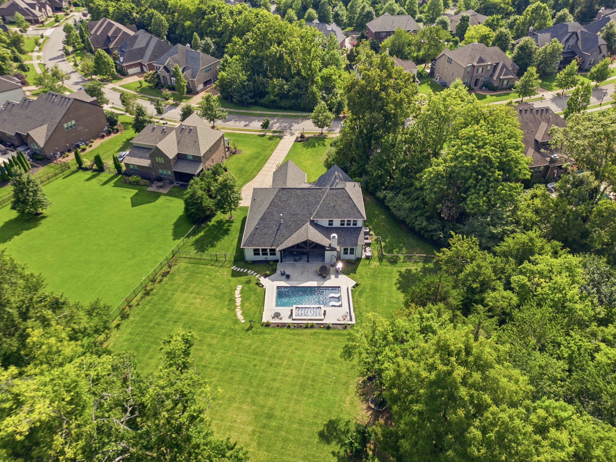 2230 Georgian Cir
