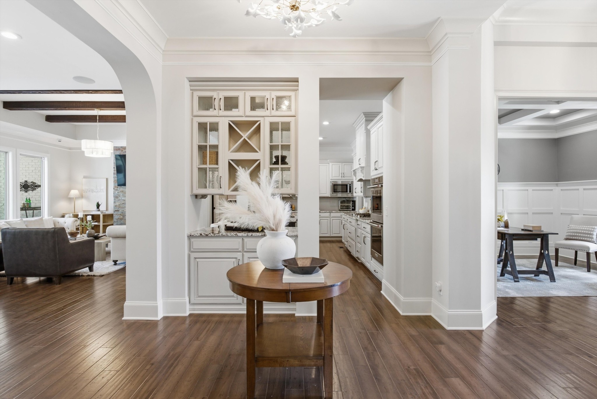 2230 Georgian Cir