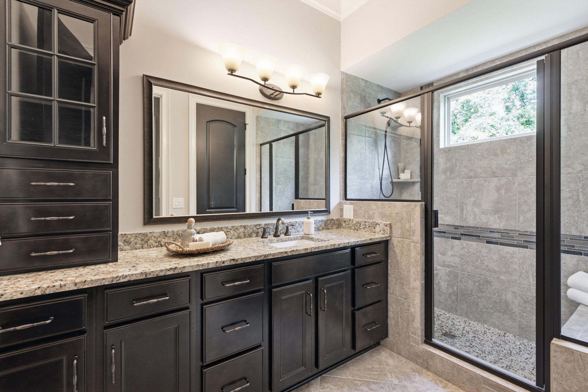 2230 Georgian Cir