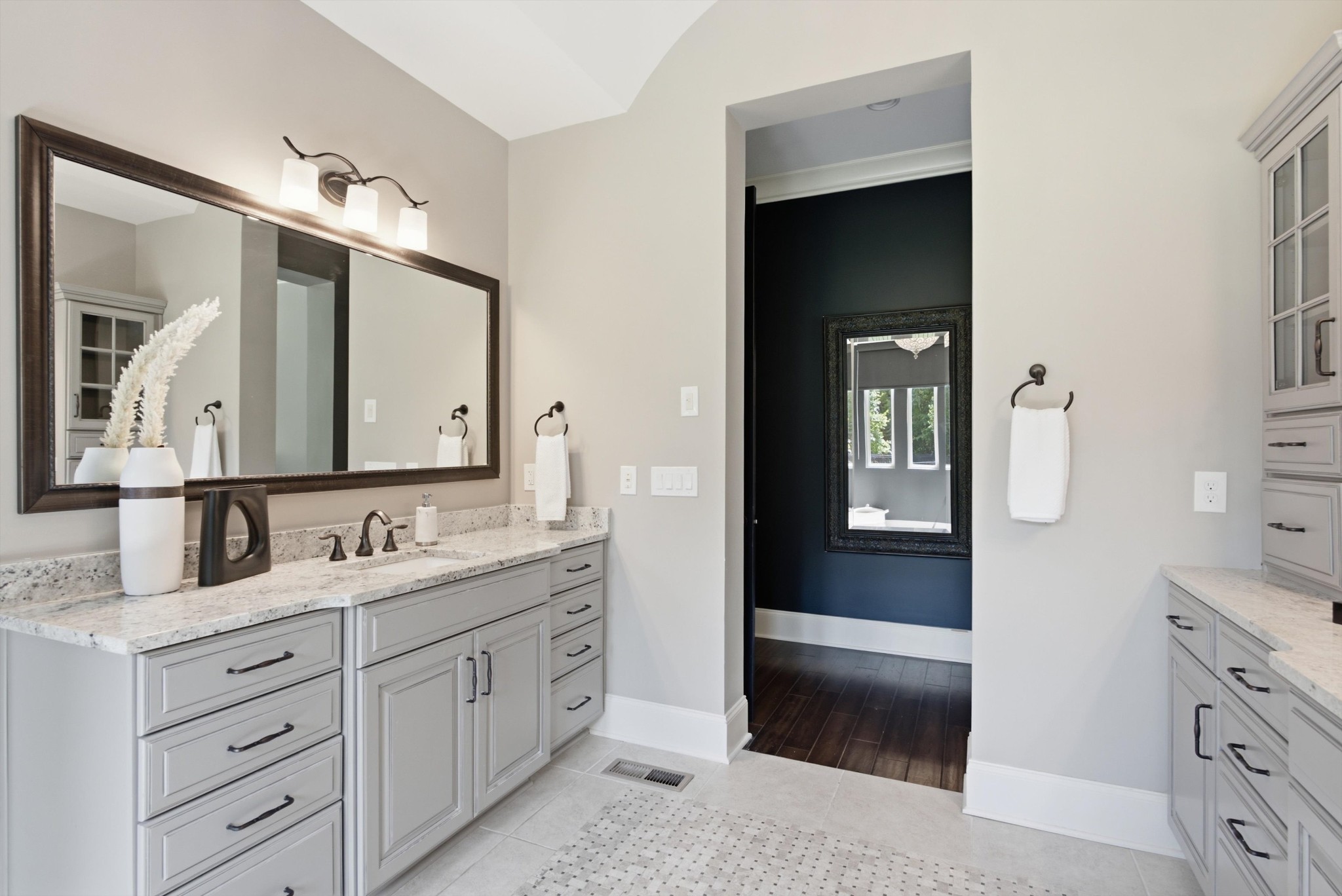 2230 Georgian Cir
