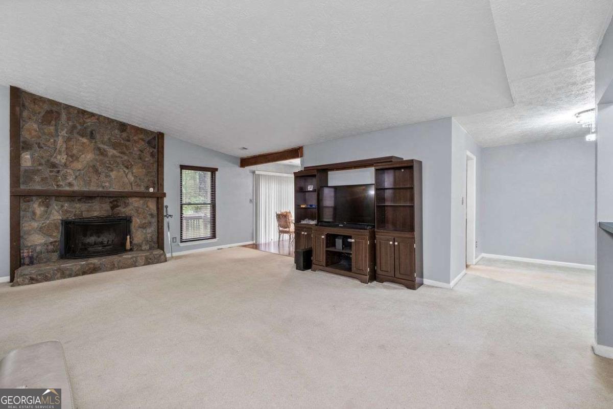 9383 Woodknoll Way