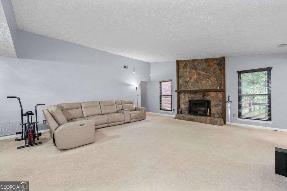 9383 Woodknoll Way