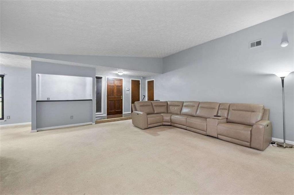 9383 Woodknoll Way