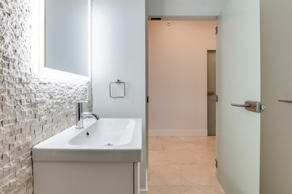 301 NE 4th Street Unit: 7