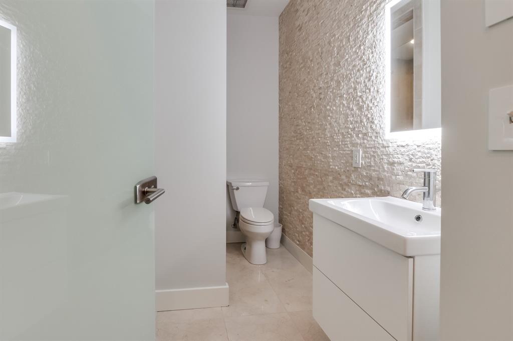 301 NE 4th Street Unit: 7