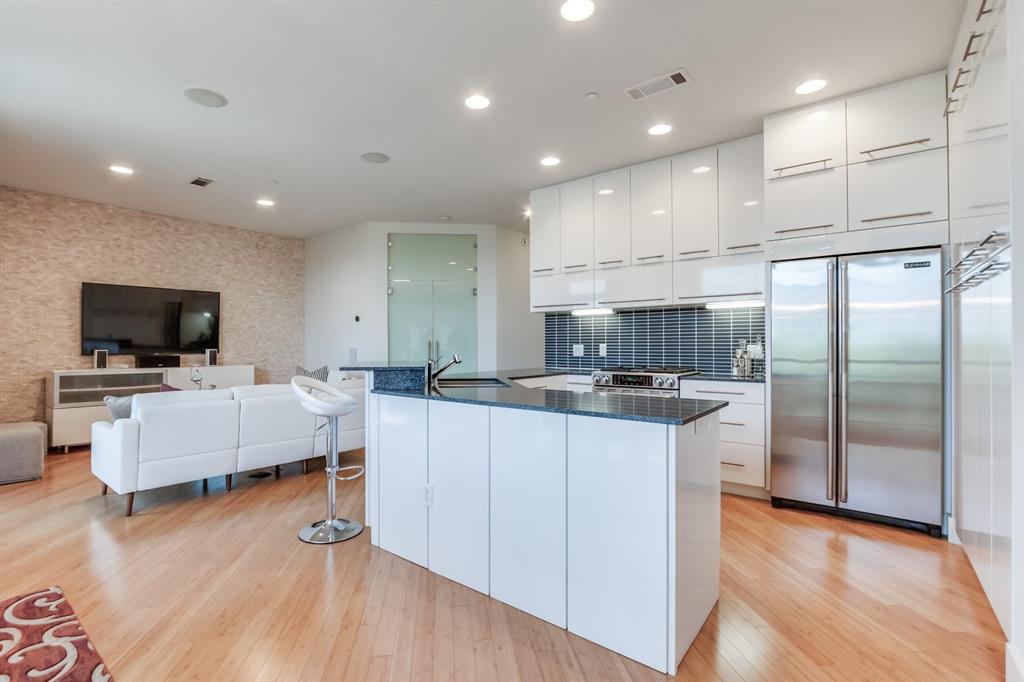 301 NE 4th Street Unit: 7